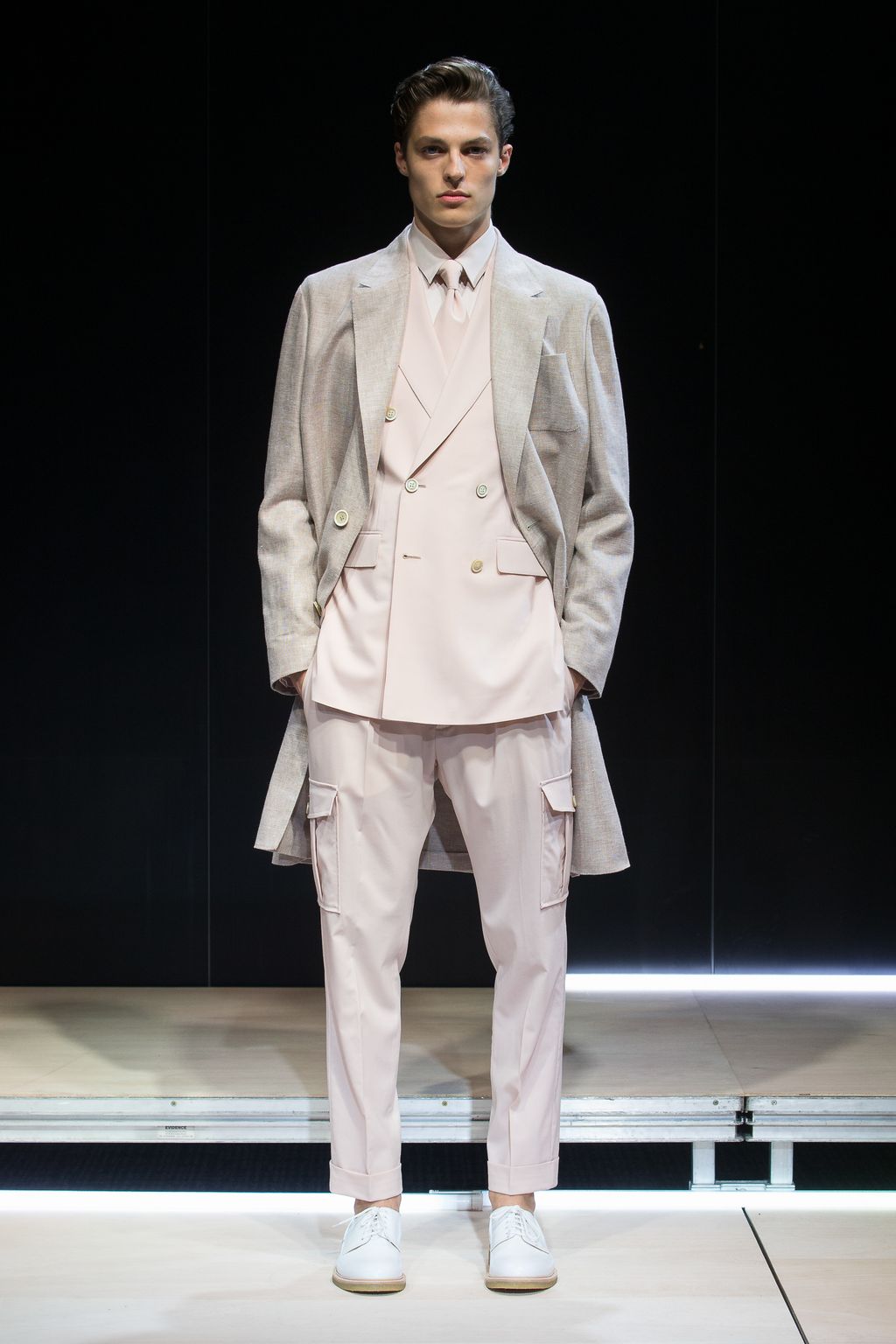 Fashion Week Paris Spring/Summer 2017 look 1 from the Cerruti 1881 collection menswear