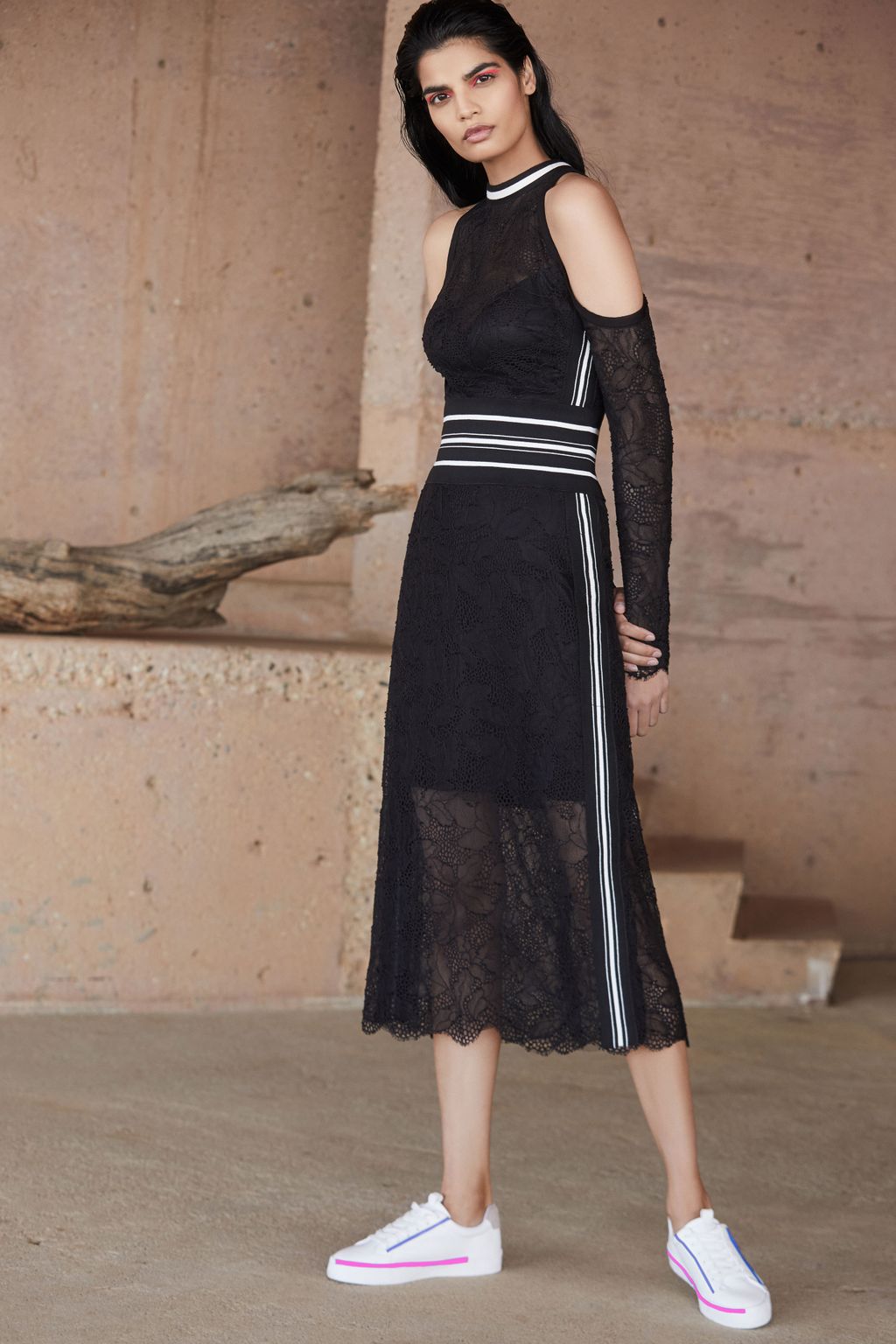 Fashion Week New York Resort 2019 look 1 from the Tadashi Shoji collection womenswear