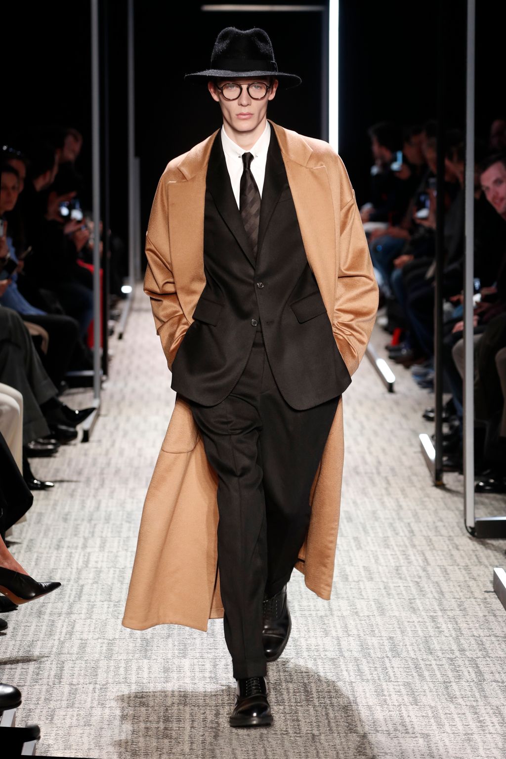 Fashion Week Paris Fall/Winter 2017 look 1 from the Cerruti 1881 collection menswear