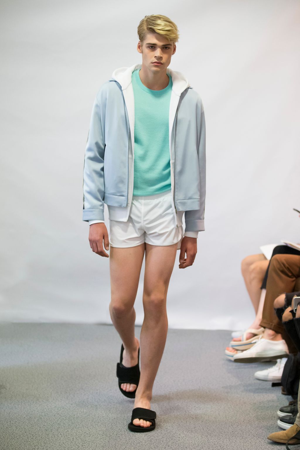Fashion Week Paris Spring/Summer 2018 look 1 from the Lucien Pellat-Finet collection 男装