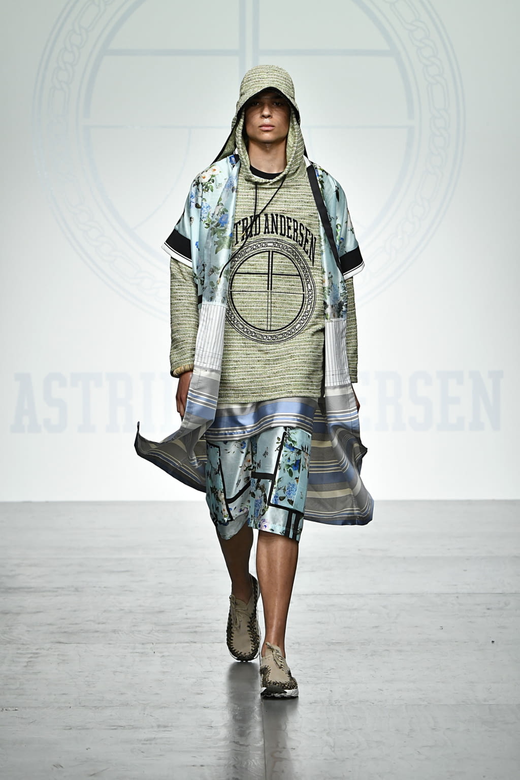 Fashion Week London Spring/Summer 2018 look 1 from the Astrid Andersen collection 男装