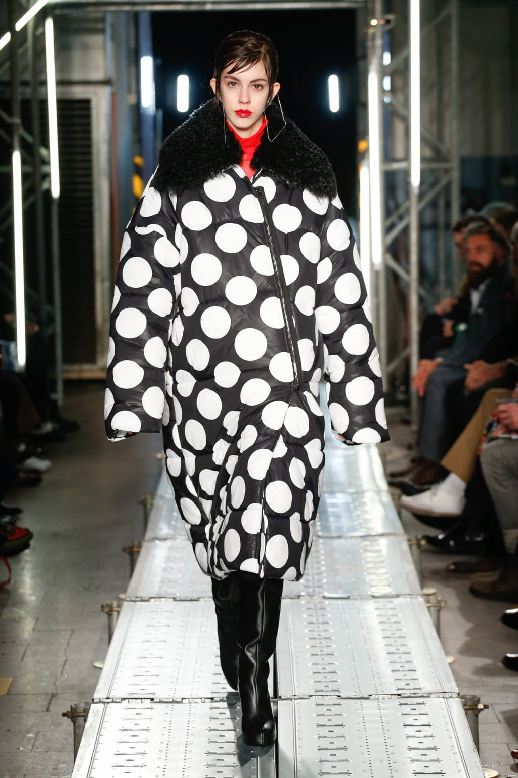 Fashion Week Milan Fall/Winter 2016 look 1 from the MSGM collection 女装