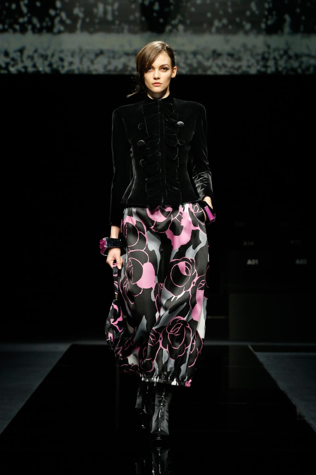 Fashion Week Milan Fall/Winter 2020 look 1 from the Giorgio Armani collection 女装