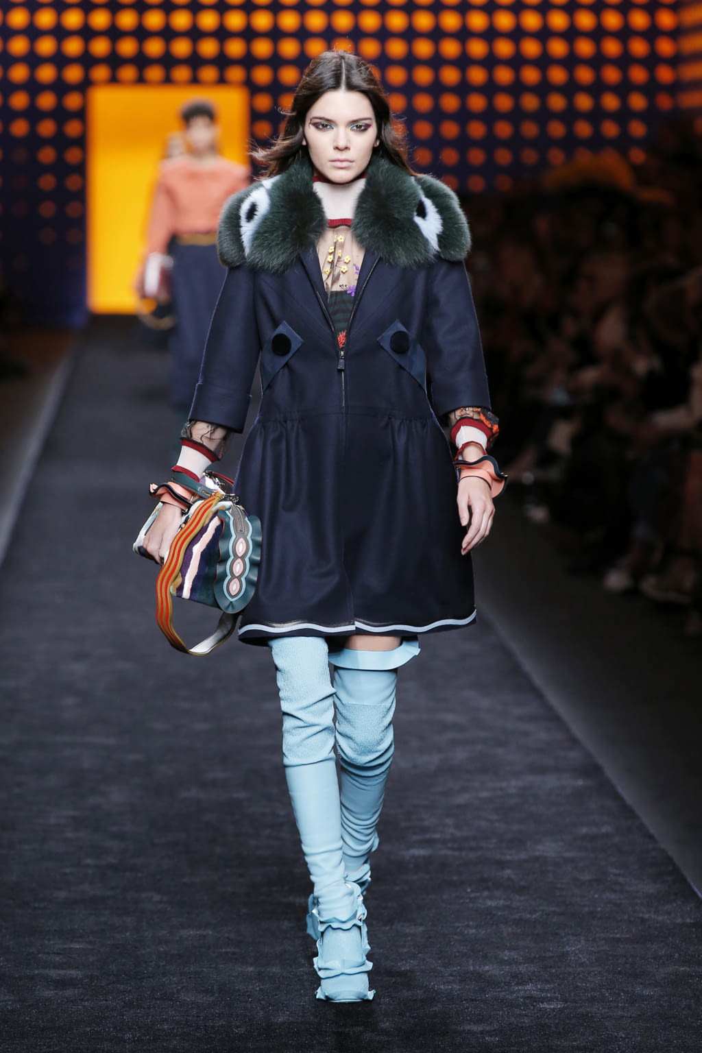 Fashion Week Milan Fall/Winter 2016 look 1 from the Fendi collection 女装