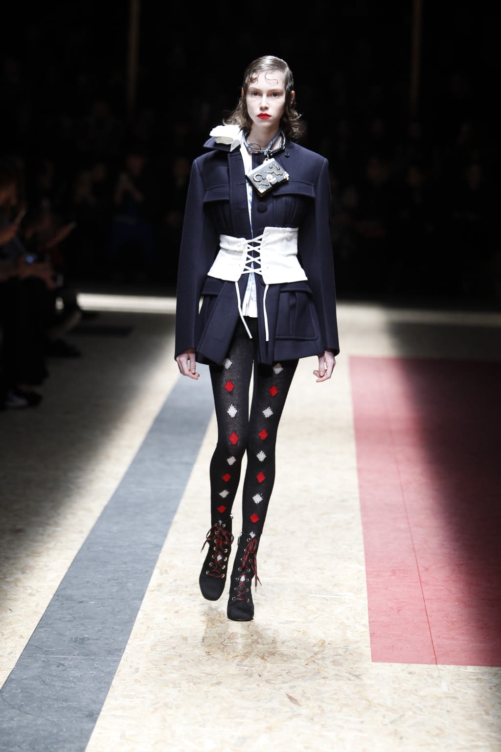 Fashion Week Milan Fall/Winter 2016 look 1 from the Prada collection 女装