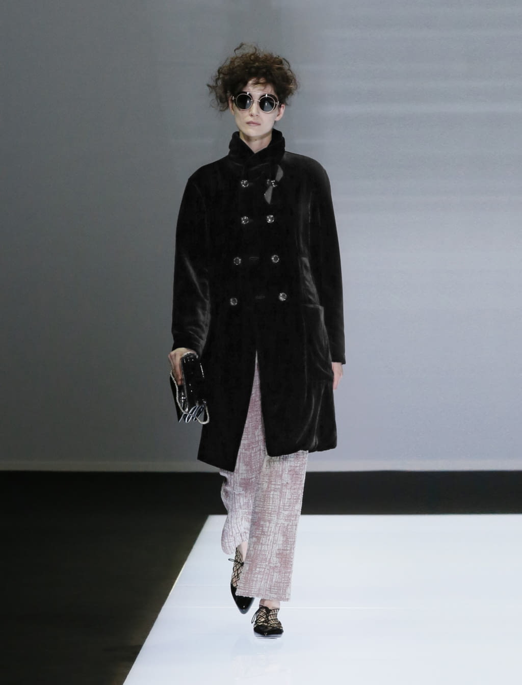 Fashion Week Milan Fall/Winter 2016 look 1 from the Giorgio Armani collection 女装