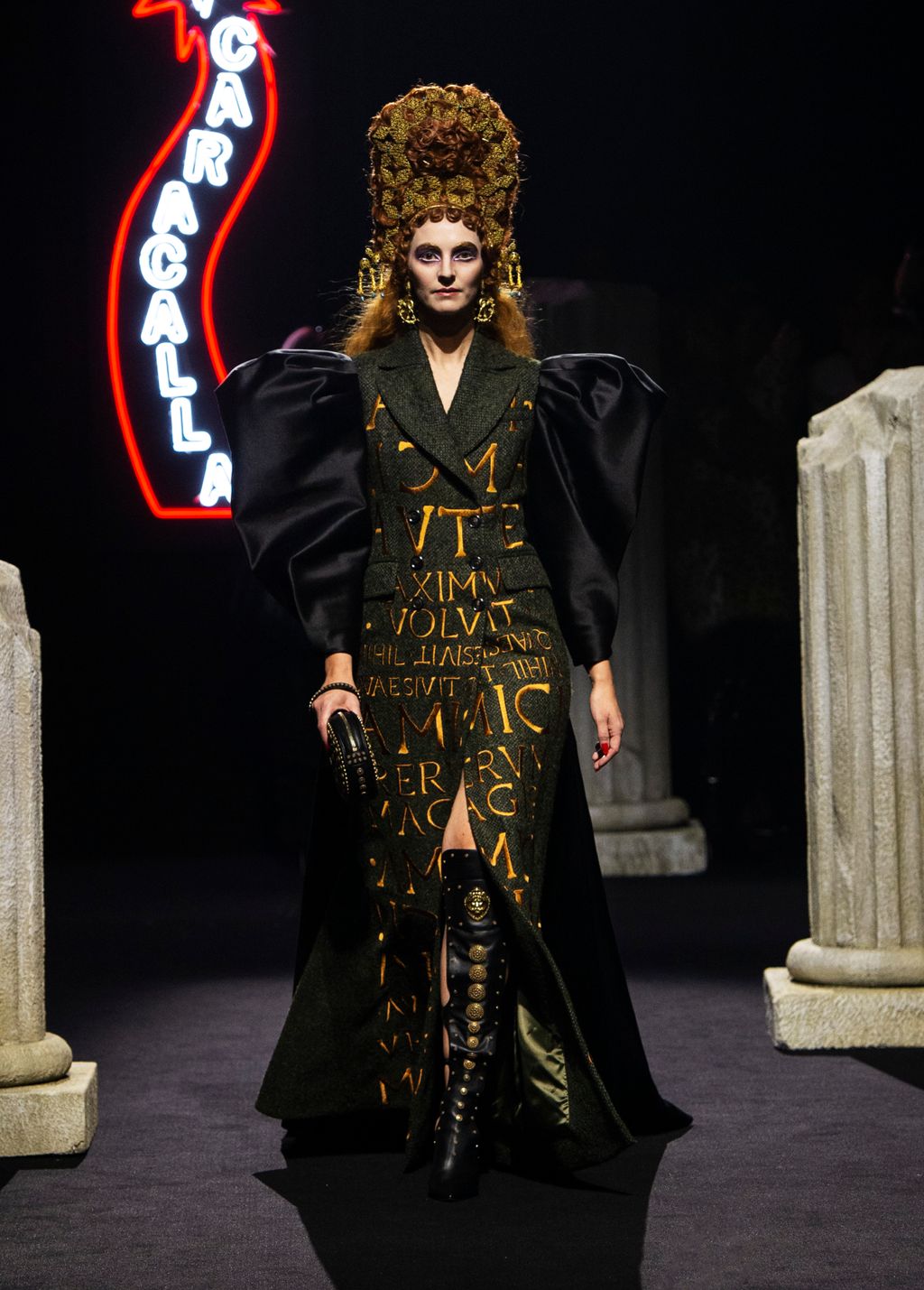 Fashion Week Milan Pre-Fall 2019 look 10 de la collection Moschino womenswear