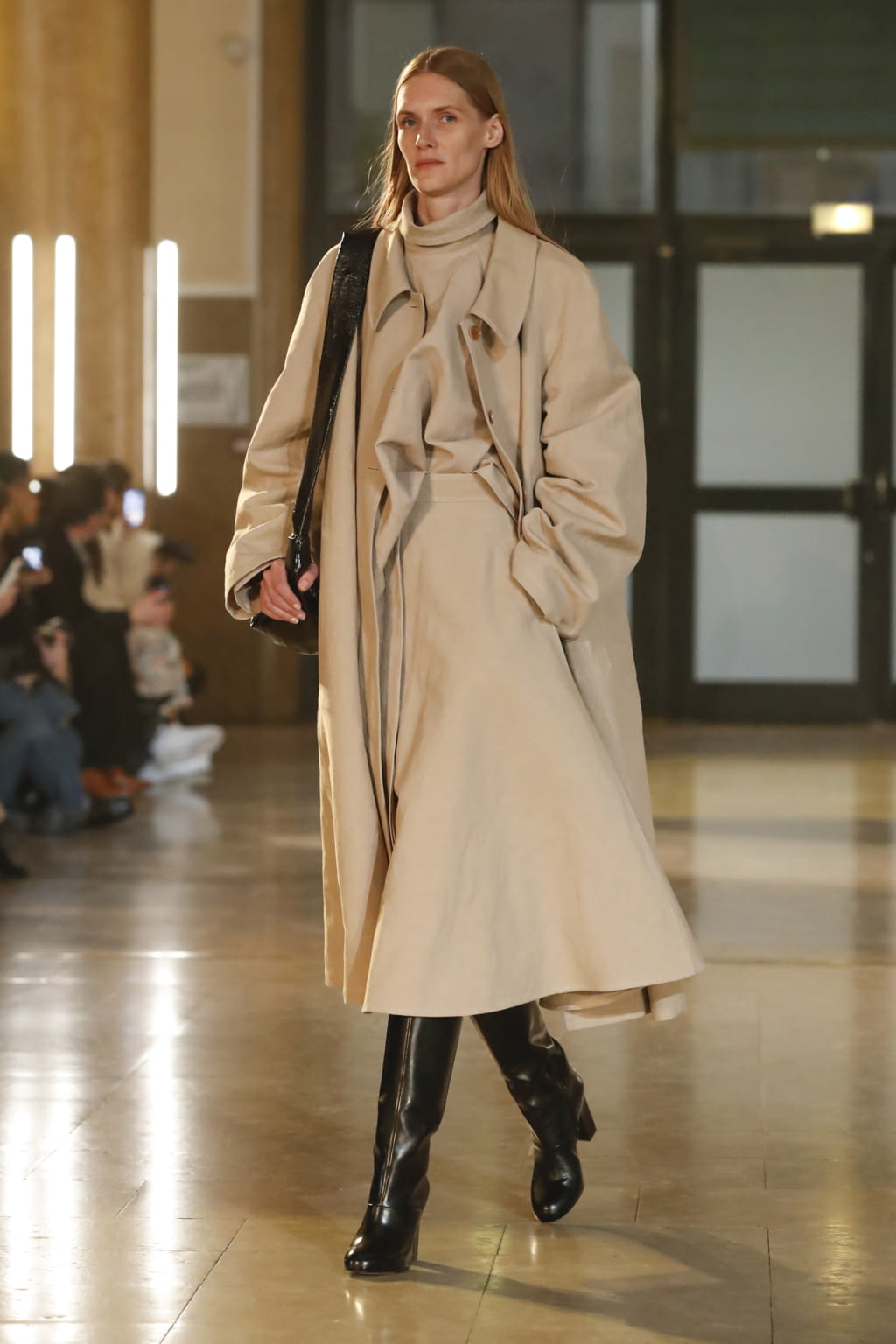 Fashion Week Paris Fall/Winter 2020 look 10 from the Lemaire collection womenswear