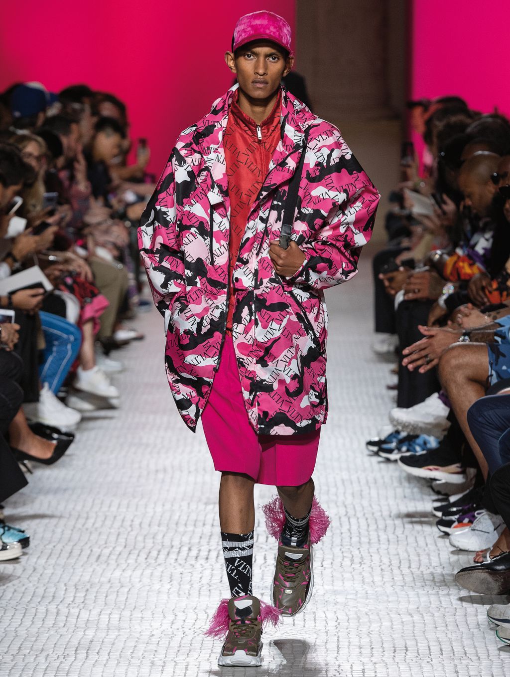 Fashion Week Paris Spring/Summer 2019 look 10 from the Valentino collection 男装