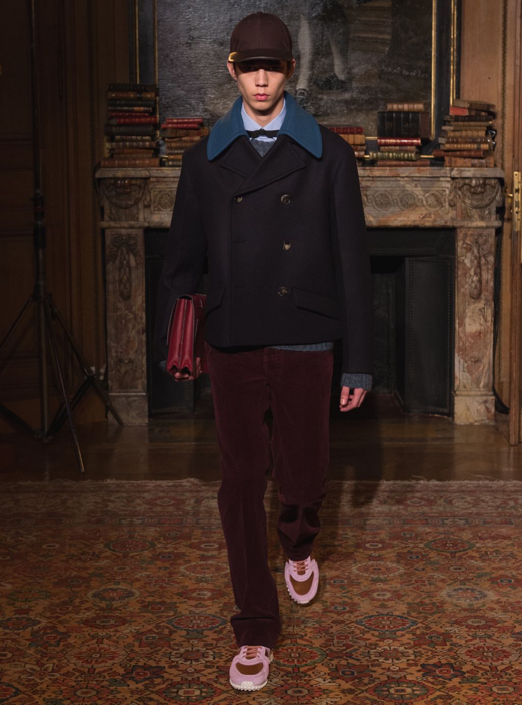 Fashion Week Paris Fall/Winter 2017 look 10 from the Valentino collection menswear