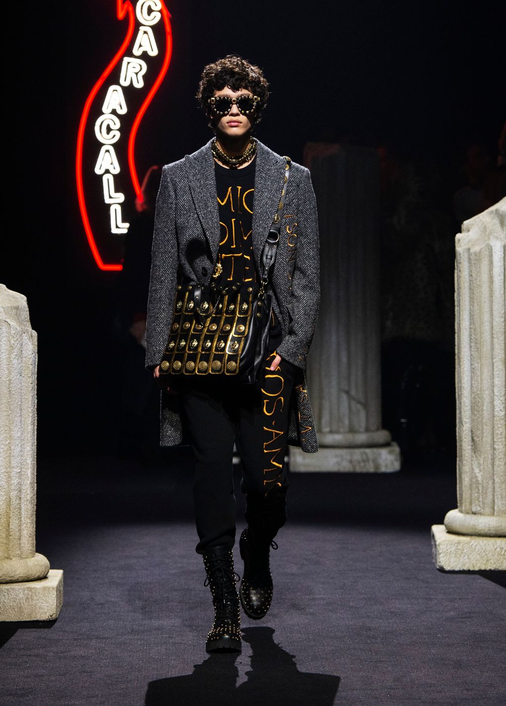 Fashion Week Milan Pre-Fall 2019 look 11 de la collection Moschino womenswear