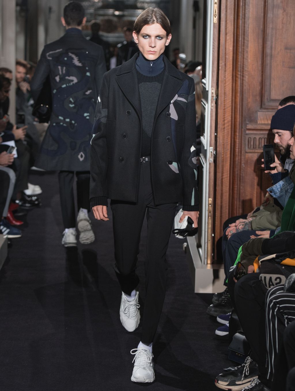 Fashion Week Paris Fall/Winter 2018 look 11 from the Valentino collection menswear