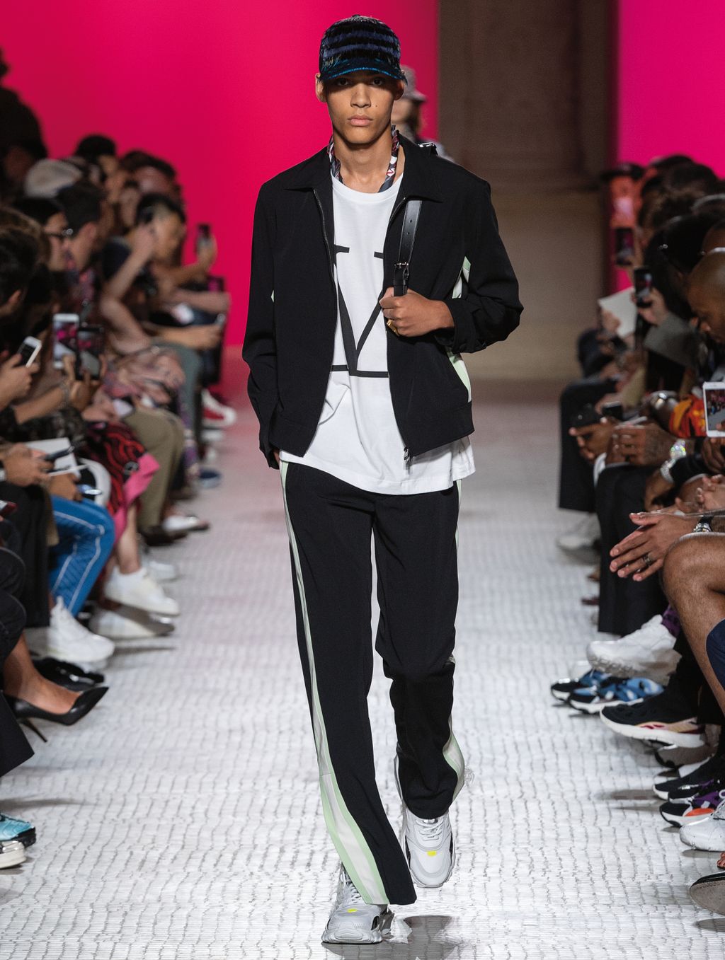 Fashion Week Paris Spring/Summer 2019 look 11 from the Valentino collection menswear