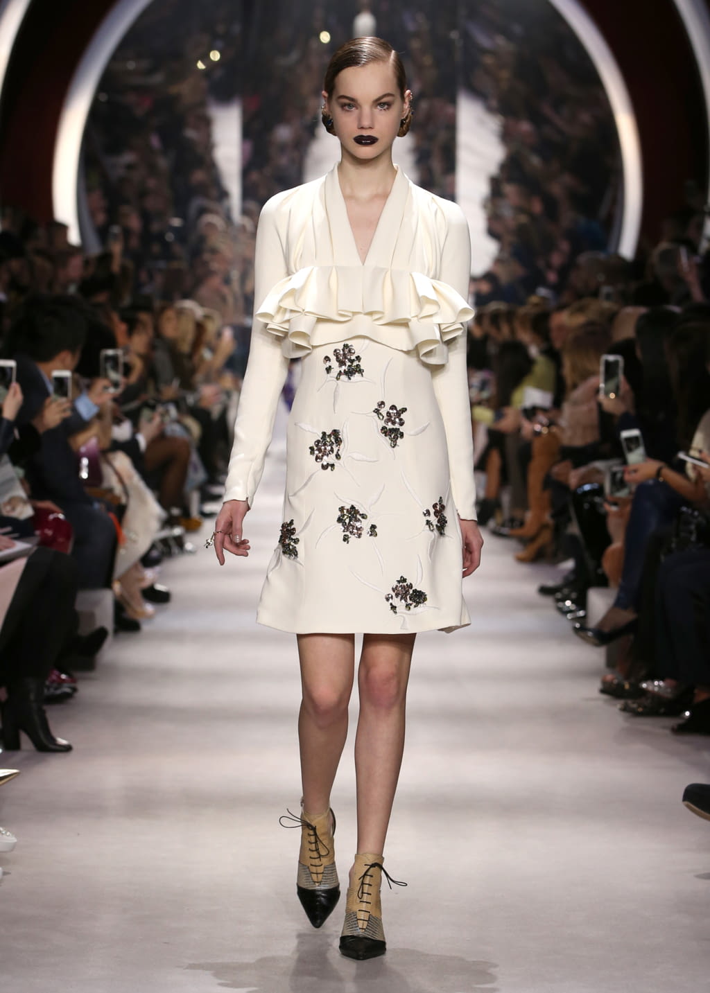 Fashion Week Paris Fall/Winter 2016 look 12 from the Christian Dior collection womenswear