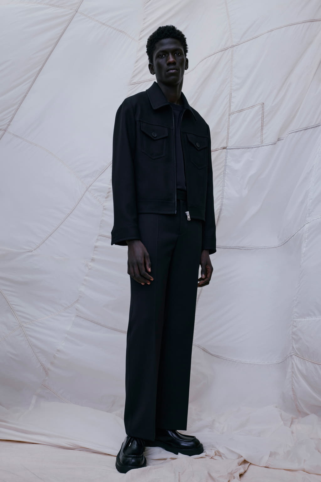 Fashion Week Paris Fall/Winter 2022 look 12 from the Sandro collection menswear