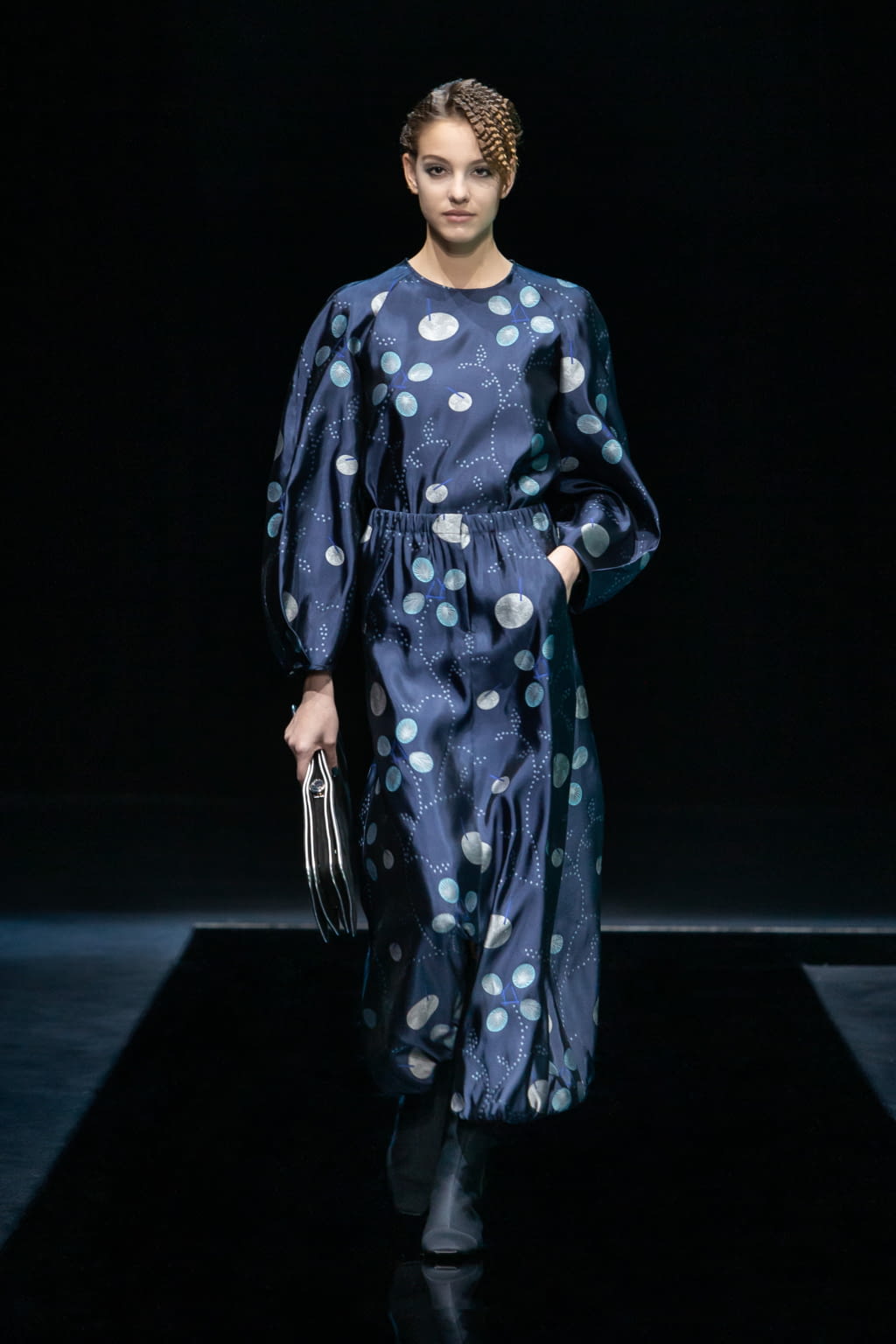 Fashion Week Milan Fall/Winter 2021 look 12 de la collection Giorgio Armani womenswear