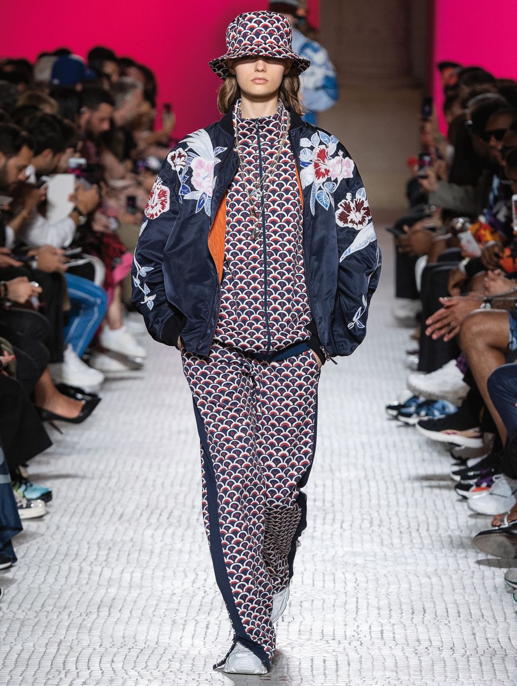 Fashion Week Paris Spring/Summer 2019 look 12 from the Valentino collection 男装