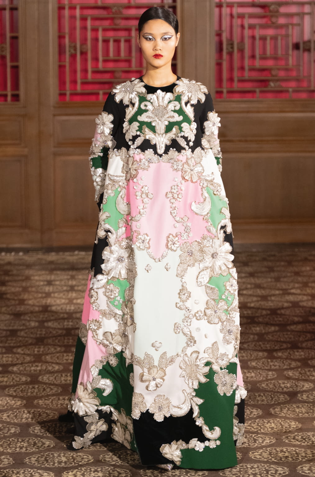 Fashion Week Paris Fall/Winter 2019 look 12 from the Valentino collection couture