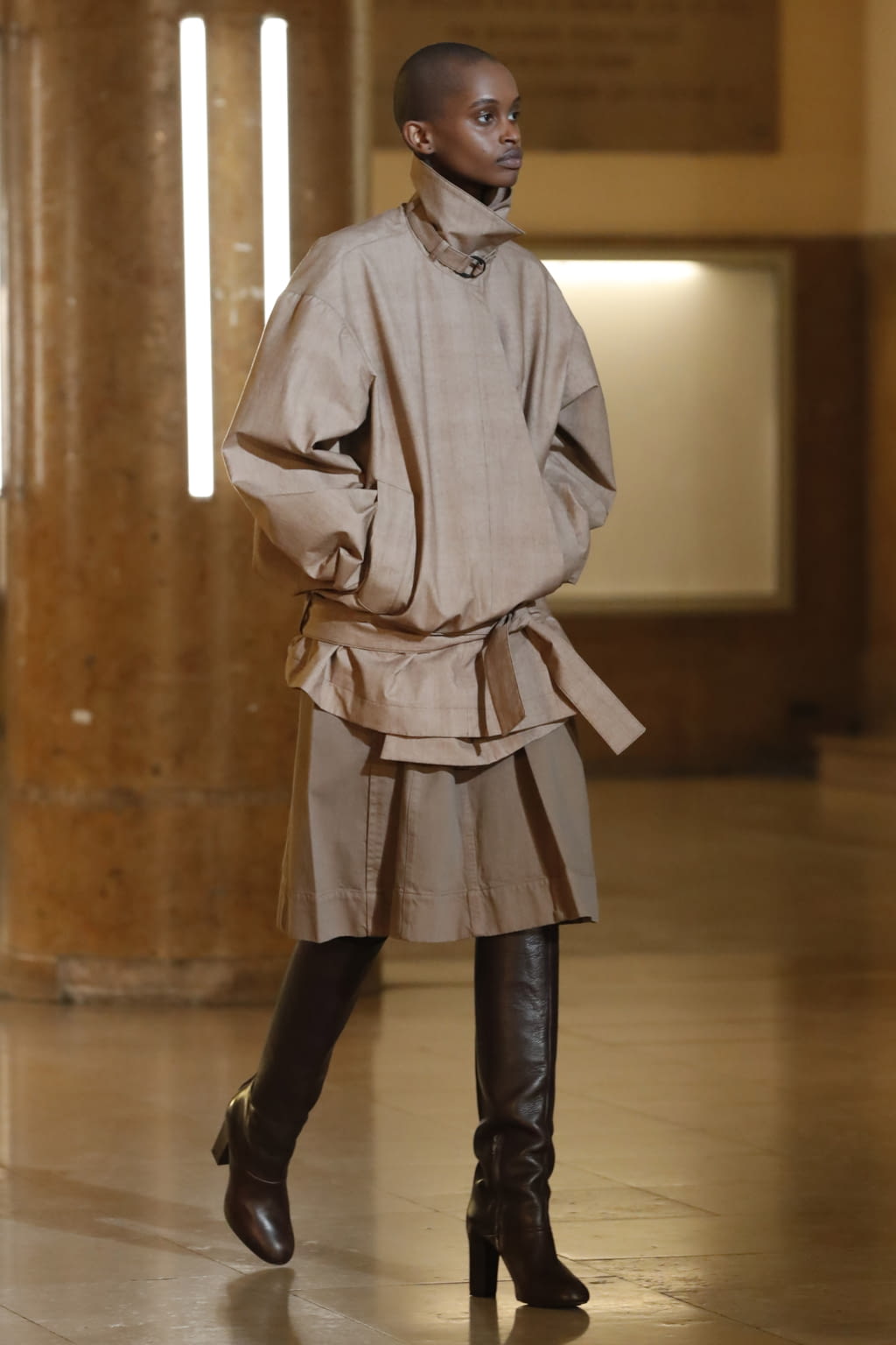 Fashion Week Paris Fall/Winter 2020 look 13 from the Lemaire collection womenswear