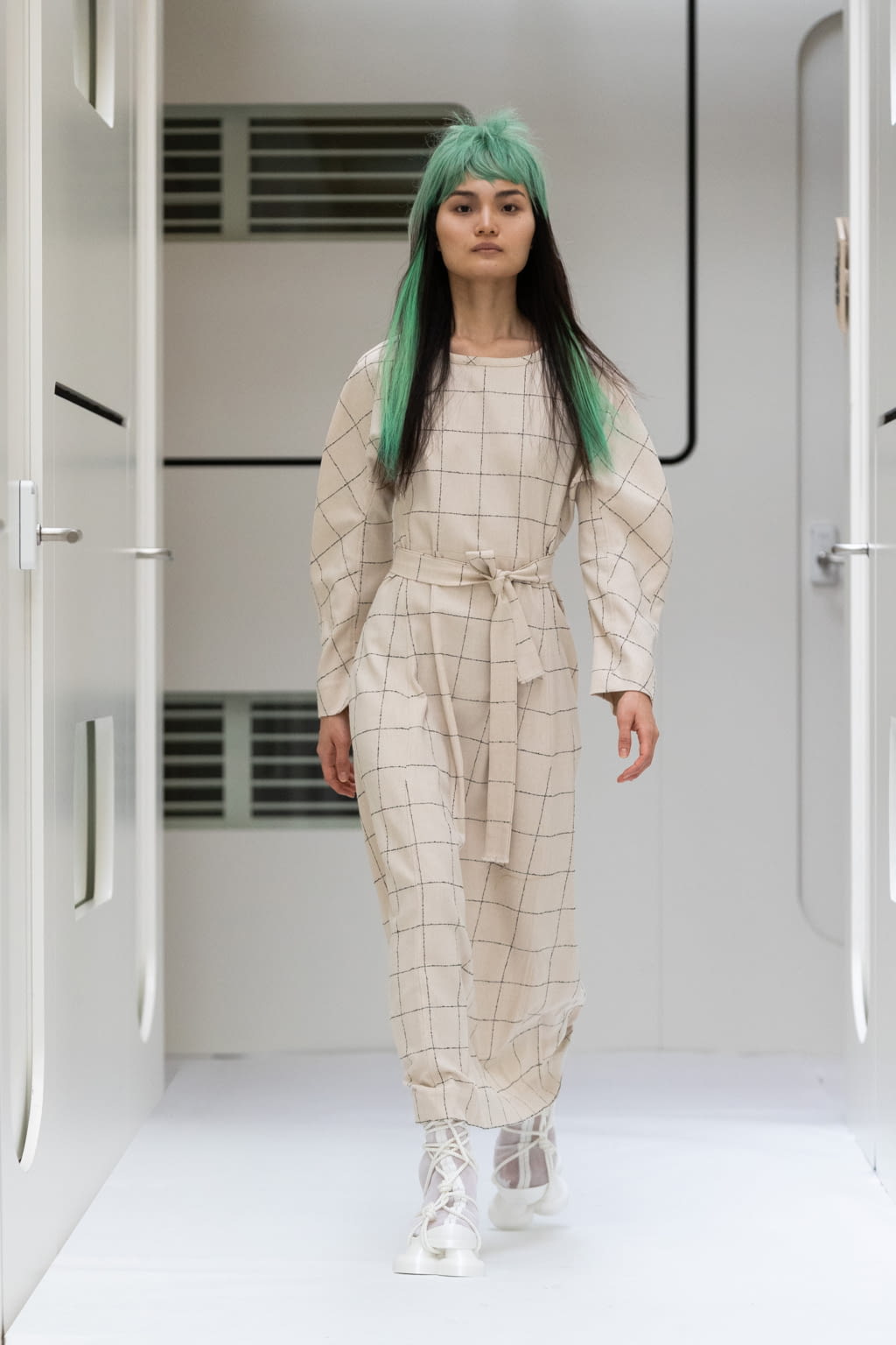 Fashion Week Paris Fall/Winter 2022 look 13 from the Henrik Vibskov collection menswear