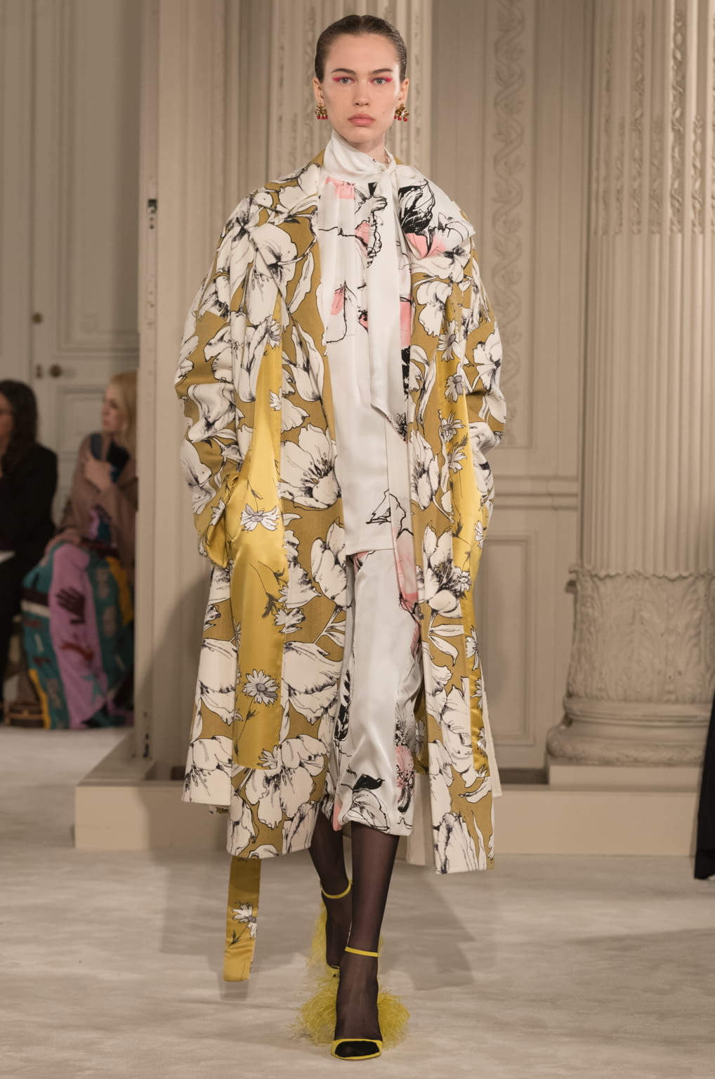 Fashion Week Paris Spring/Summer 2018 look 13 from the Valentino collection 高级定制