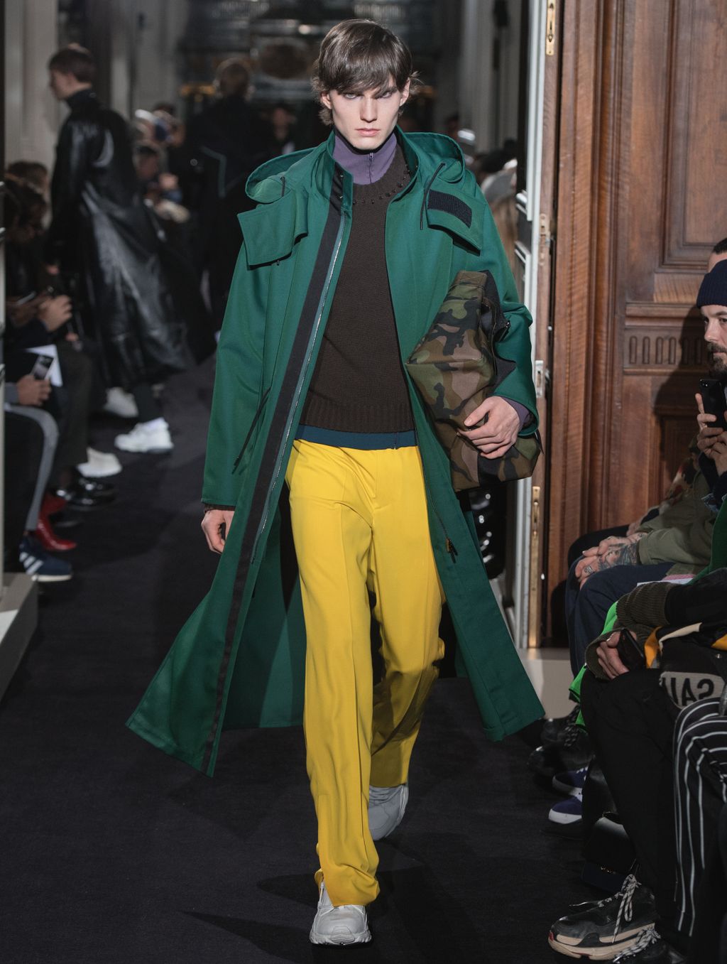 Fashion Week Paris Fall/Winter 2018 look 13 de la collection Valentino menswear