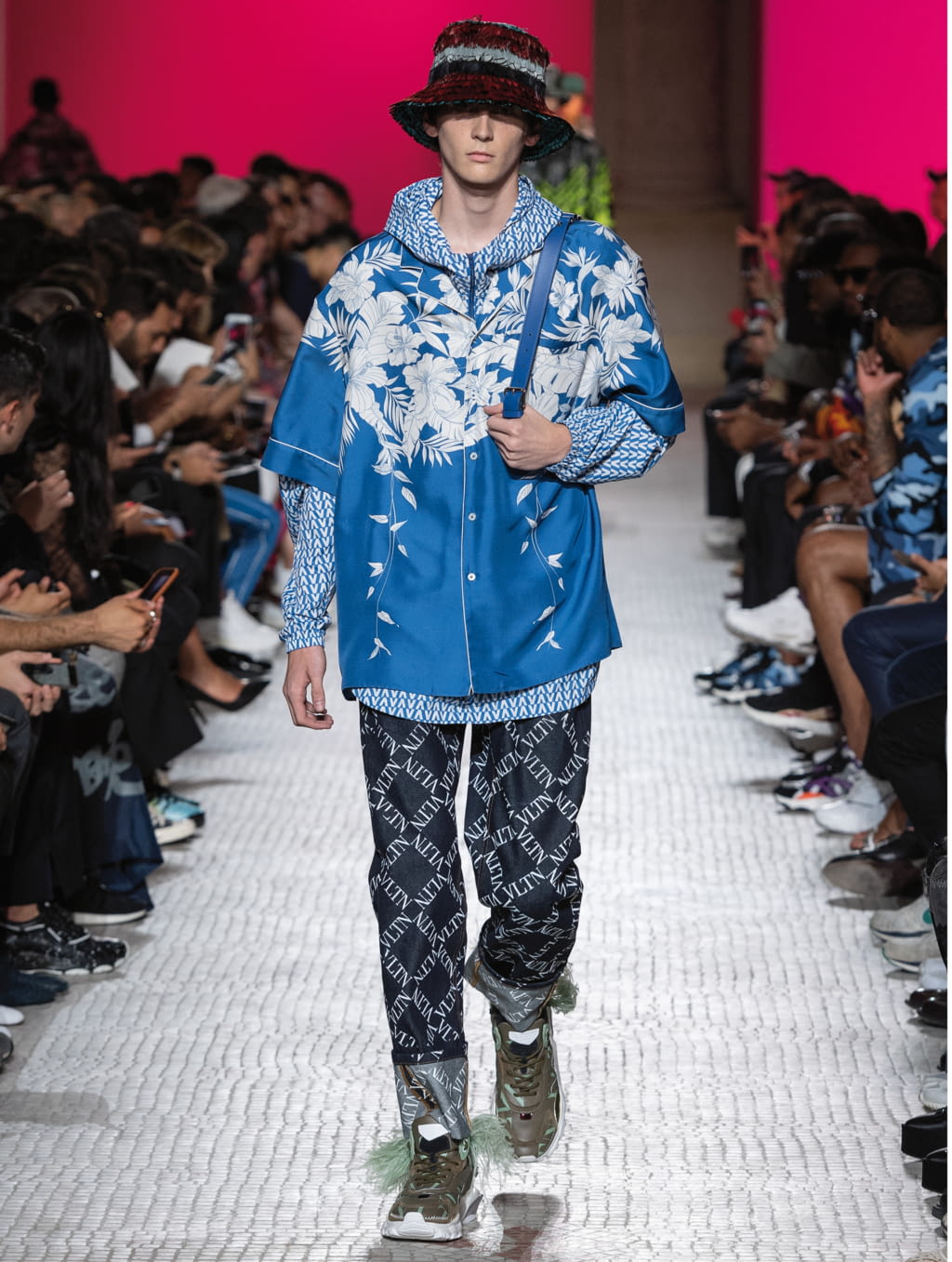 Fashion Week Paris Spring/Summer 2019 look 13 from the Valentino collection menswear