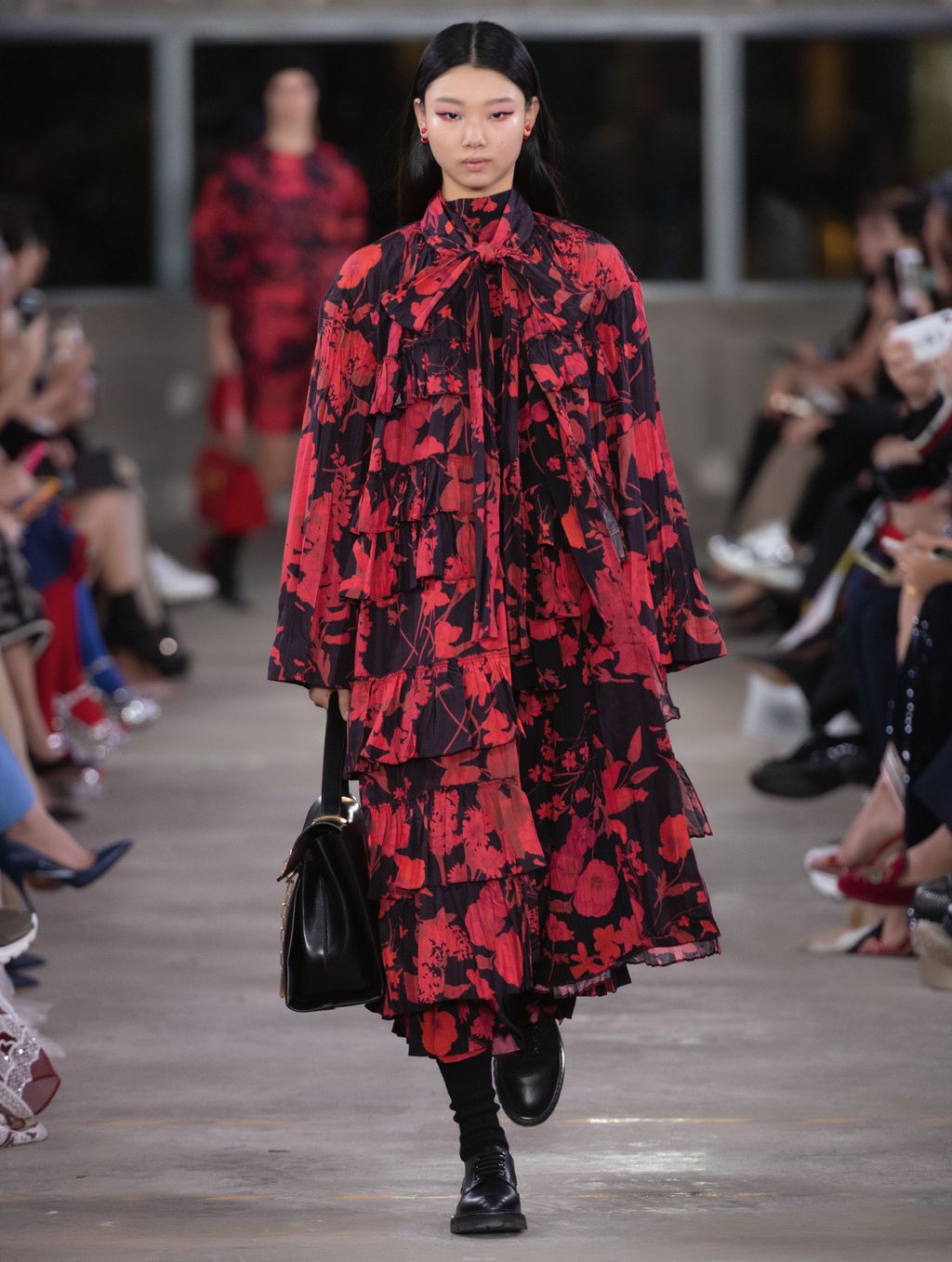 Fashion Week Paris Pre-Fall 2019 look 13 from the Valentino collection 女装