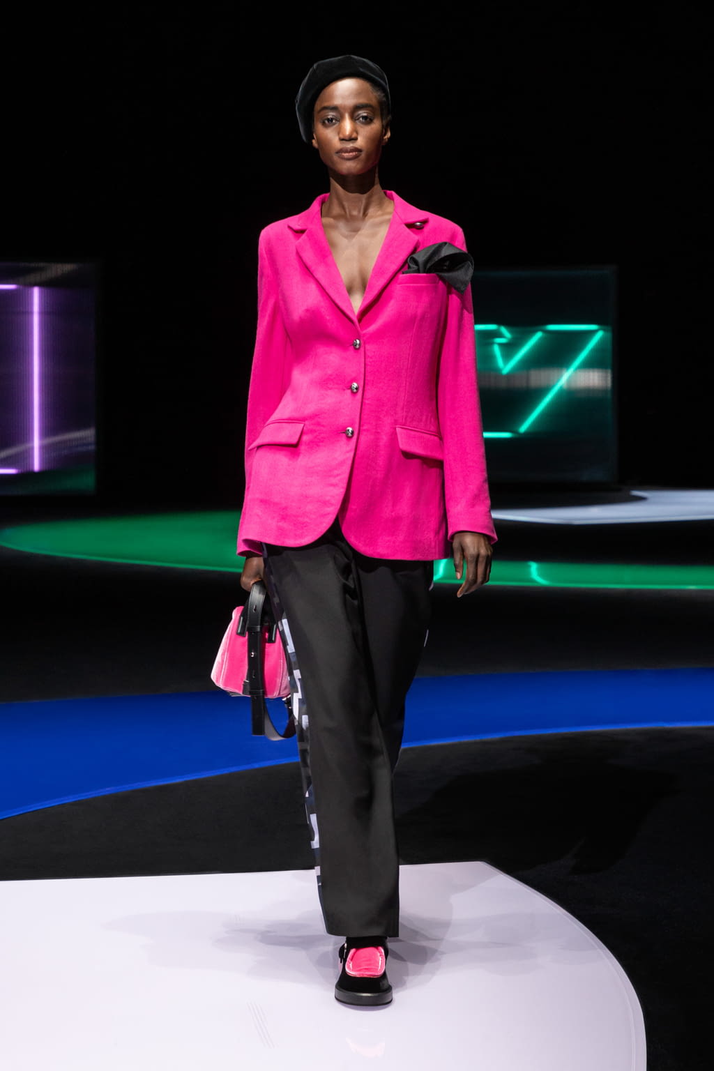 Fashion Week Milan Fall/Winter 2021 look 14 de la collection Emporio Armani womenswear
