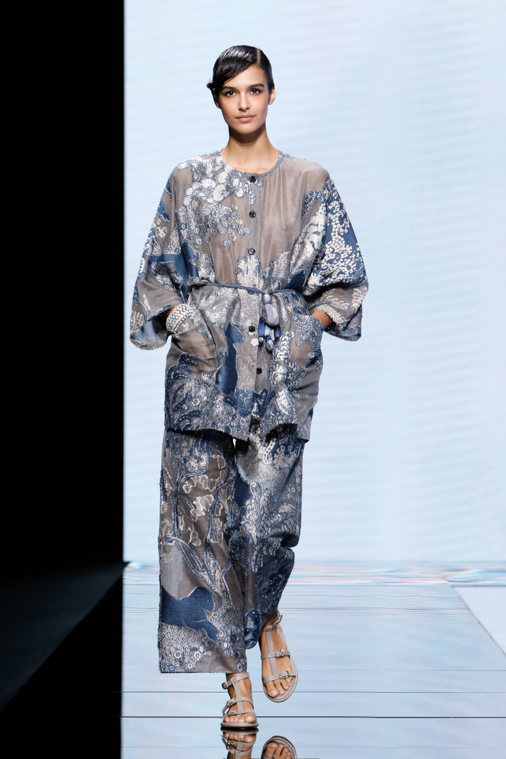 Fashion Week Milan Spring/Summer 2021 look 14 from the Giorgio Armani collection 女装