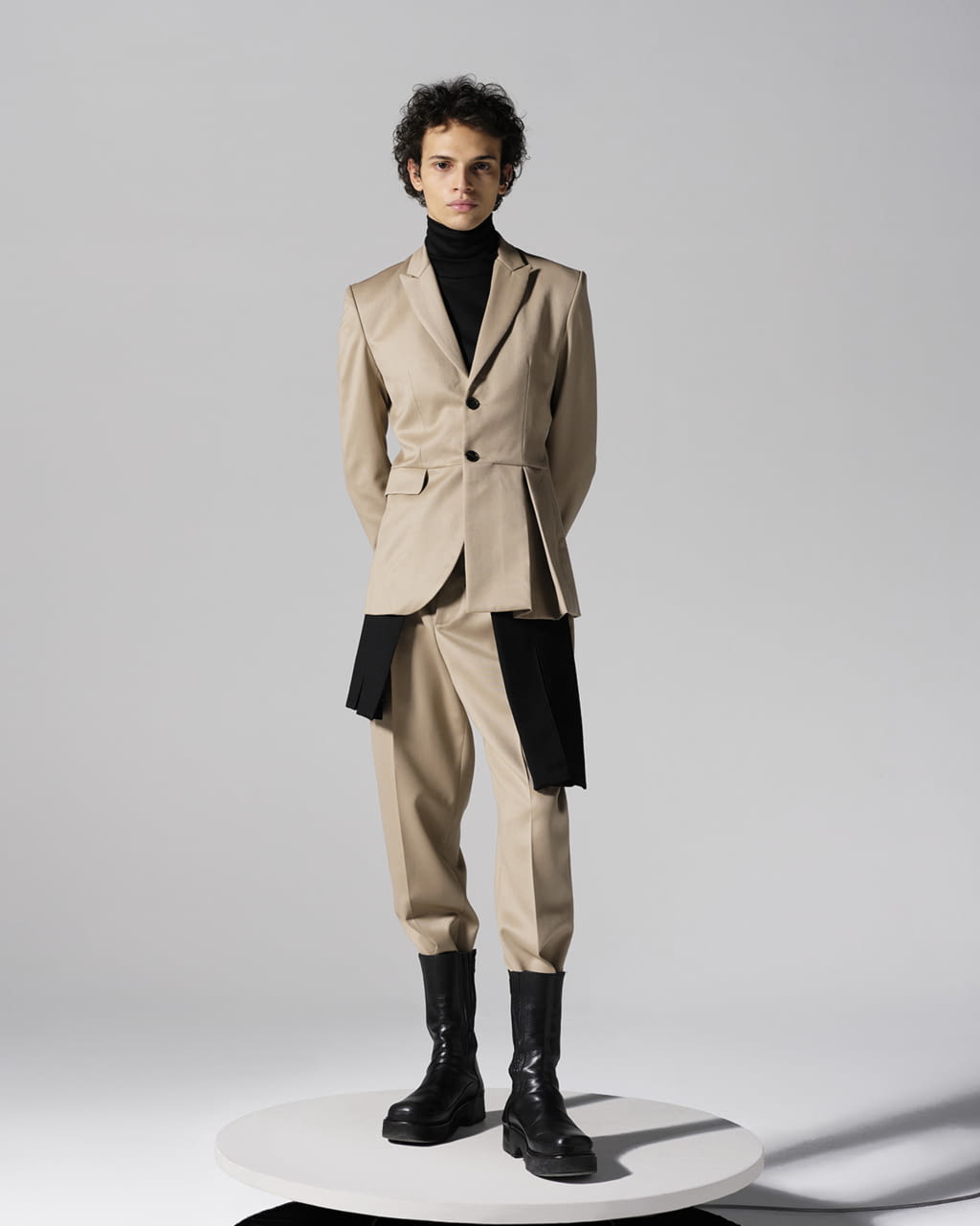 Fashion Week Paris Fall/Winter 2022 look 15 de la collection Steven Passaro menswear