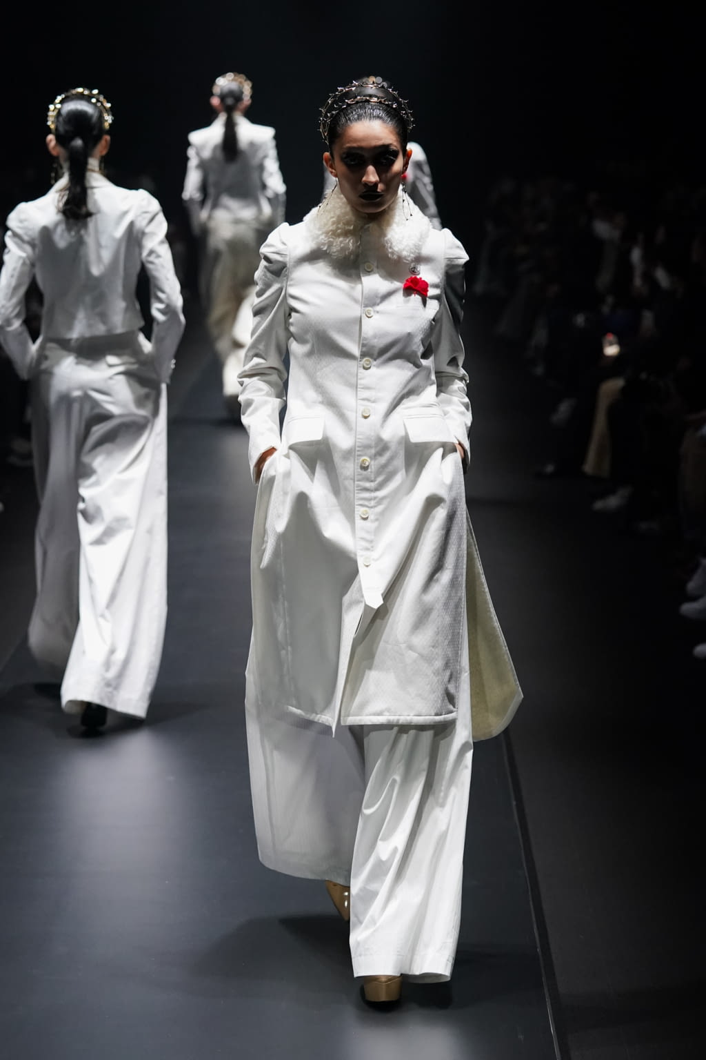 Fashion Week Paris Fall/Winter 2022 look 14 de la collection Undercover womenswear