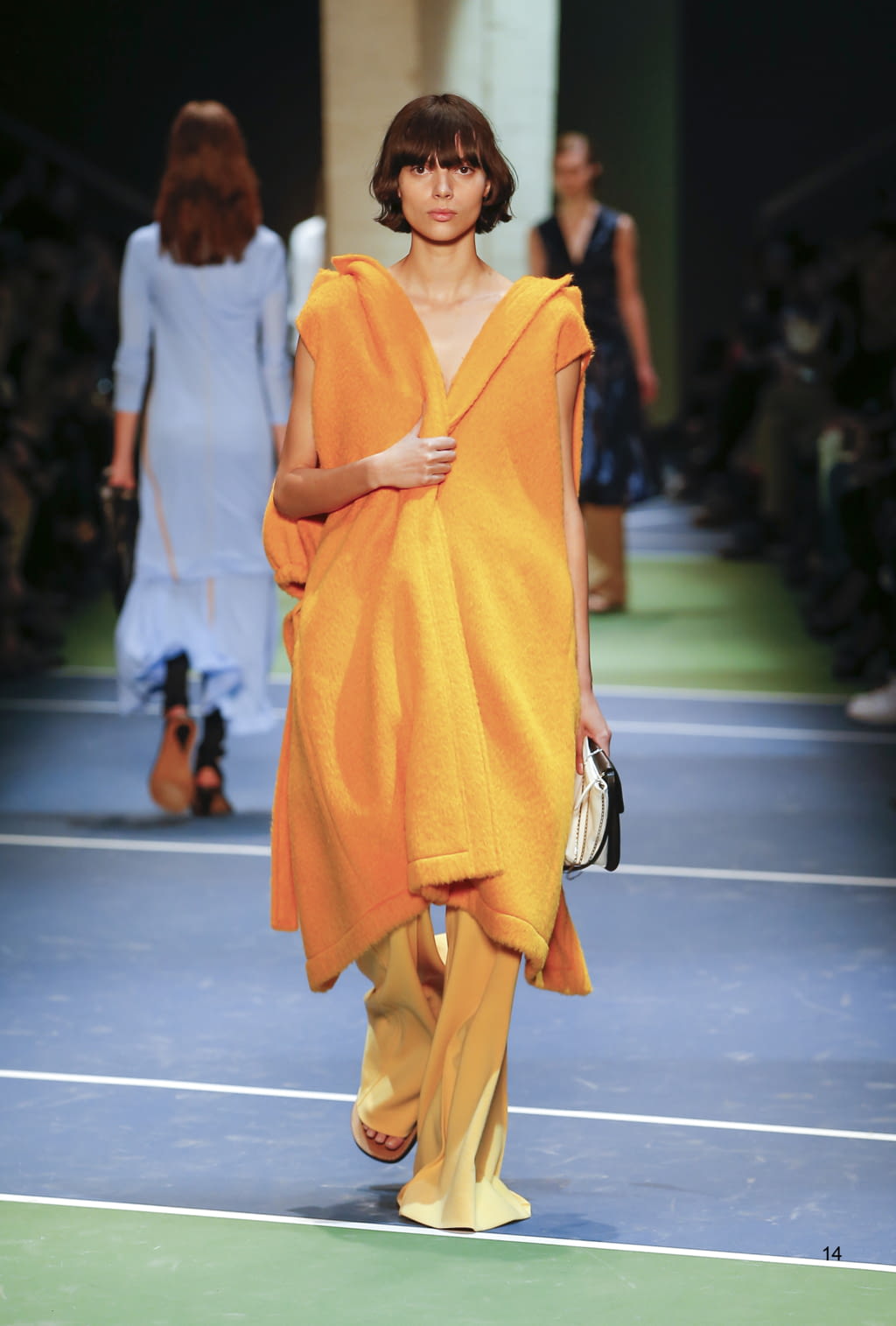 Fashion Week Paris Fall/Winter 2016 look 14 from the Celine collection 女装