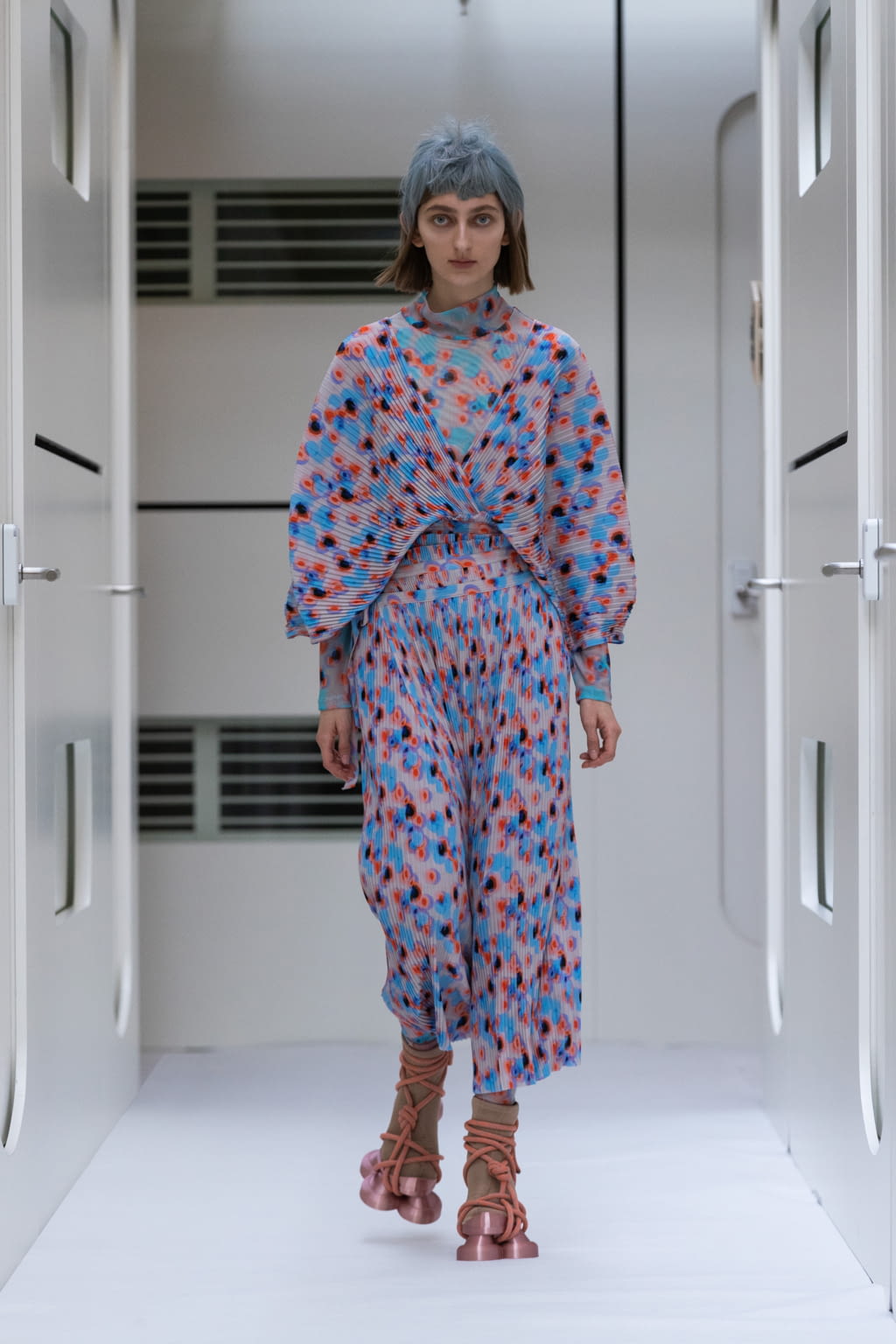 Fashion Week Paris Fall/Winter 2022 look 14 from the Henrik Vibskov collection menswear