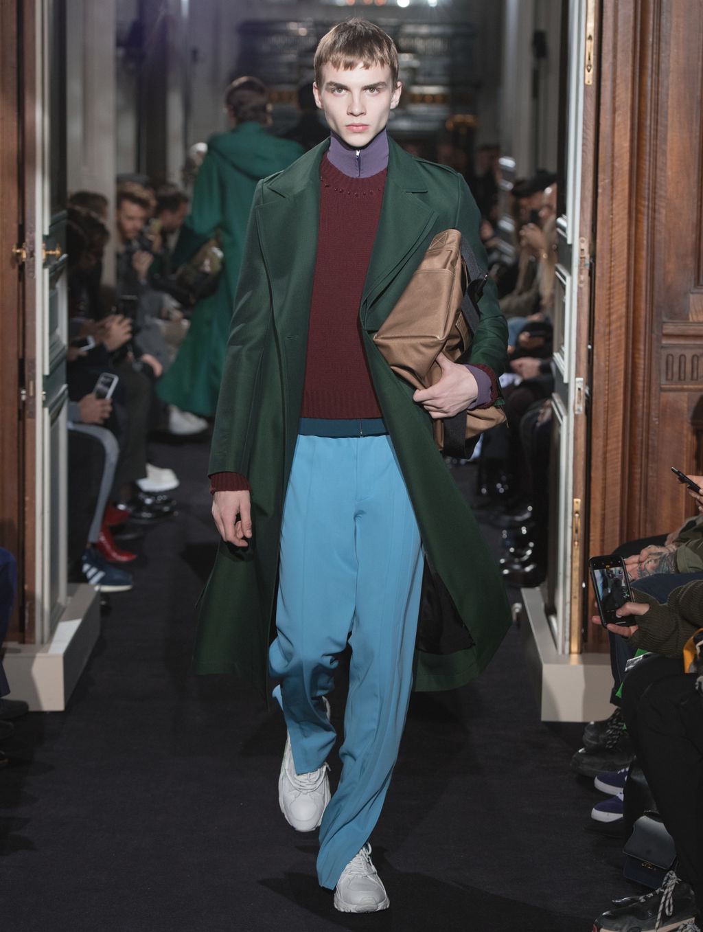 Fashion Week Paris Fall/Winter 2018 look 14 from the Valentino collection 男装
