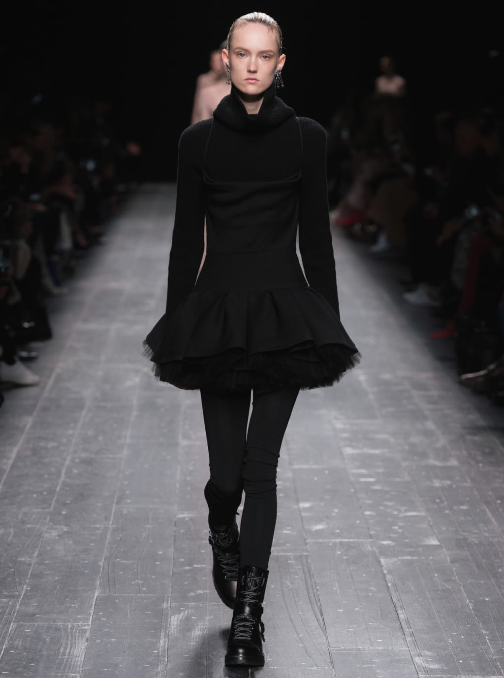 Fashion Week Paris Fall/Winter 2016 look 14 from the Valentino collection womenswear