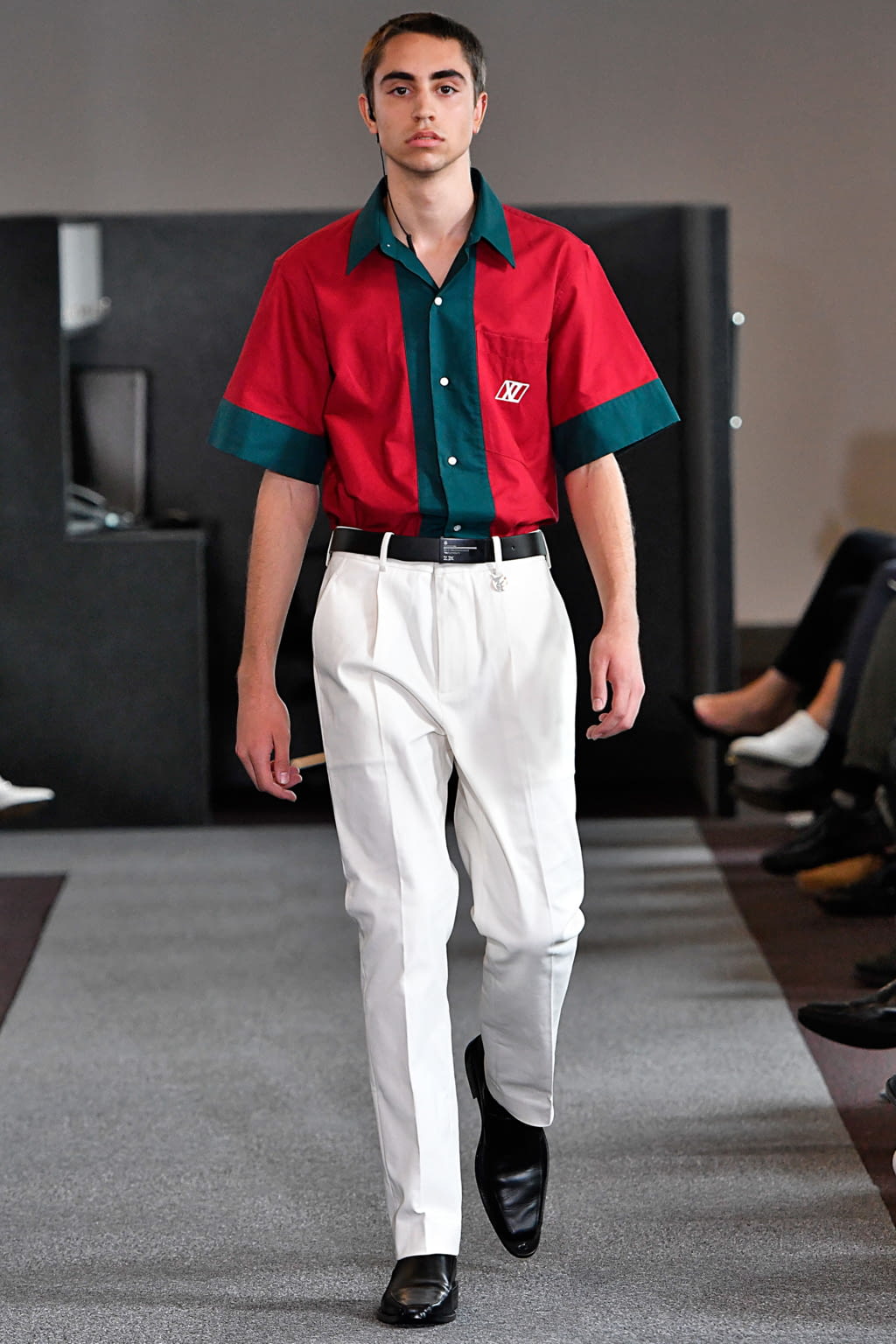 Fashion Week London Spring/Summer 2018 look 15 from the Xander Zhou collection 男装