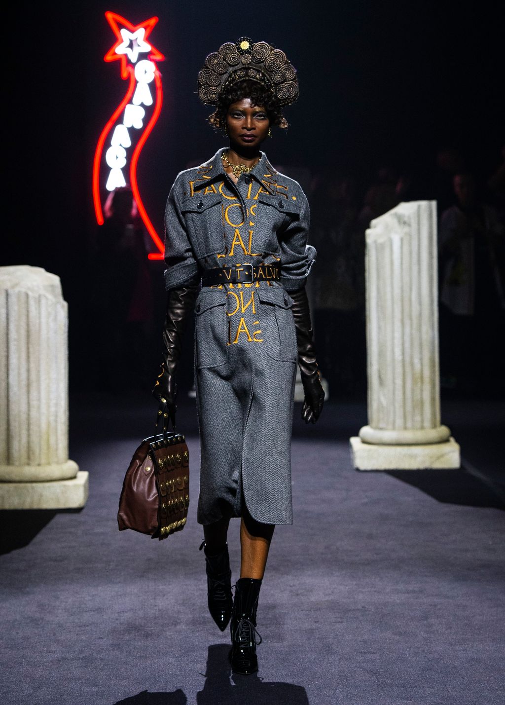Fashion Week Milan Pre-Fall 2019 look 15 de la collection Moschino womenswear