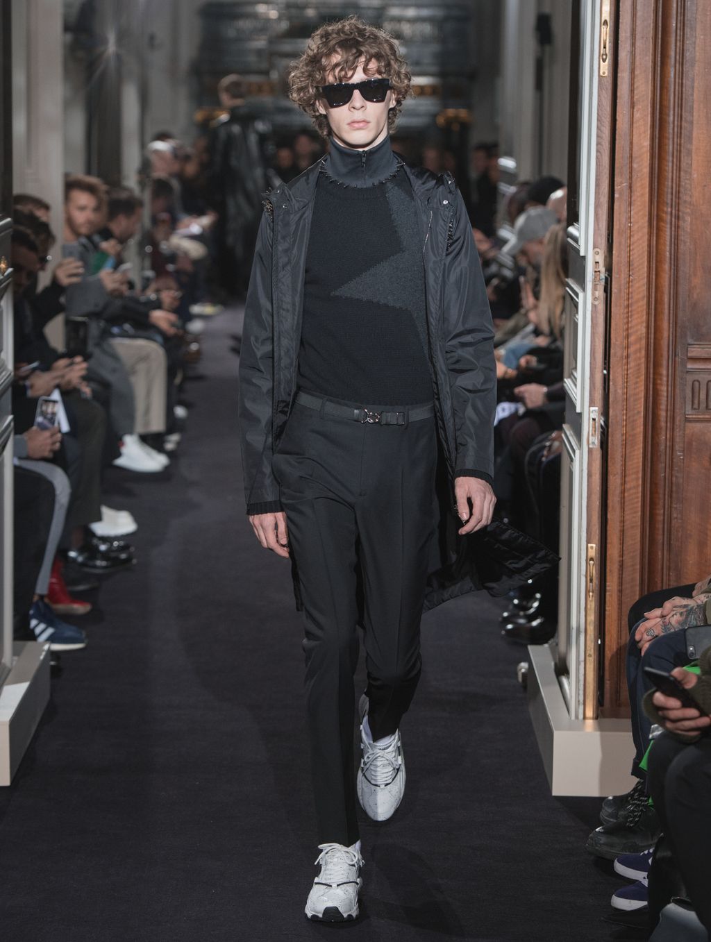 Fashion Week Paris Fall/Winter 2018 look 15 from the Valentino collection 男装