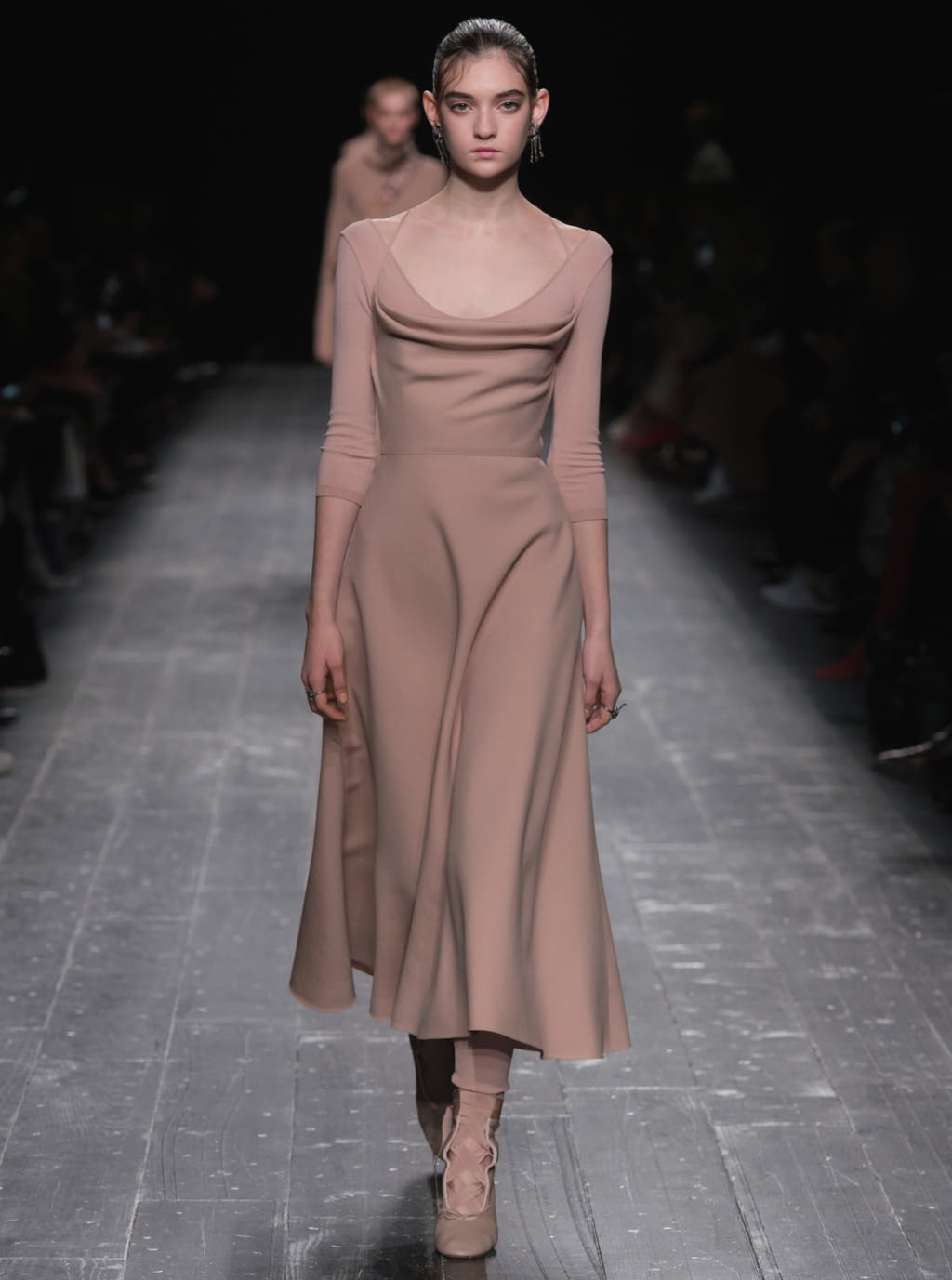 Fashion Week Paris Fall/Winter 2016 look 15 from the Valentino collection womenswear