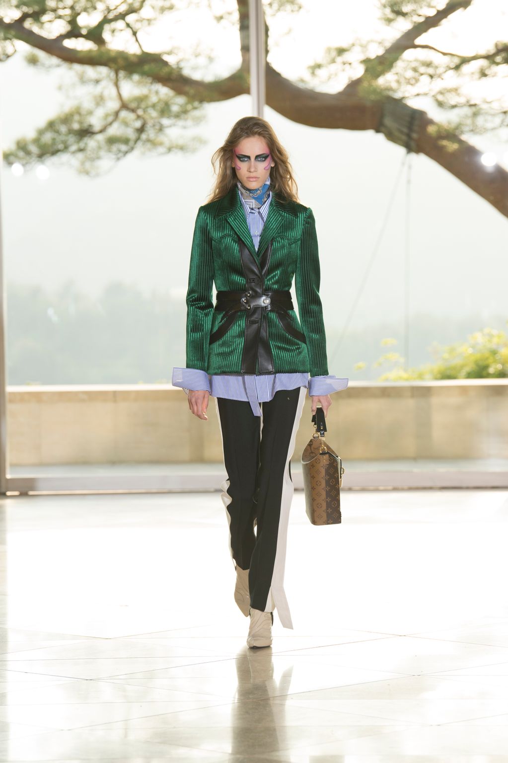 Fashion Week Paris Resort 2018 look 5 from the Louis Vuitton collection 女装