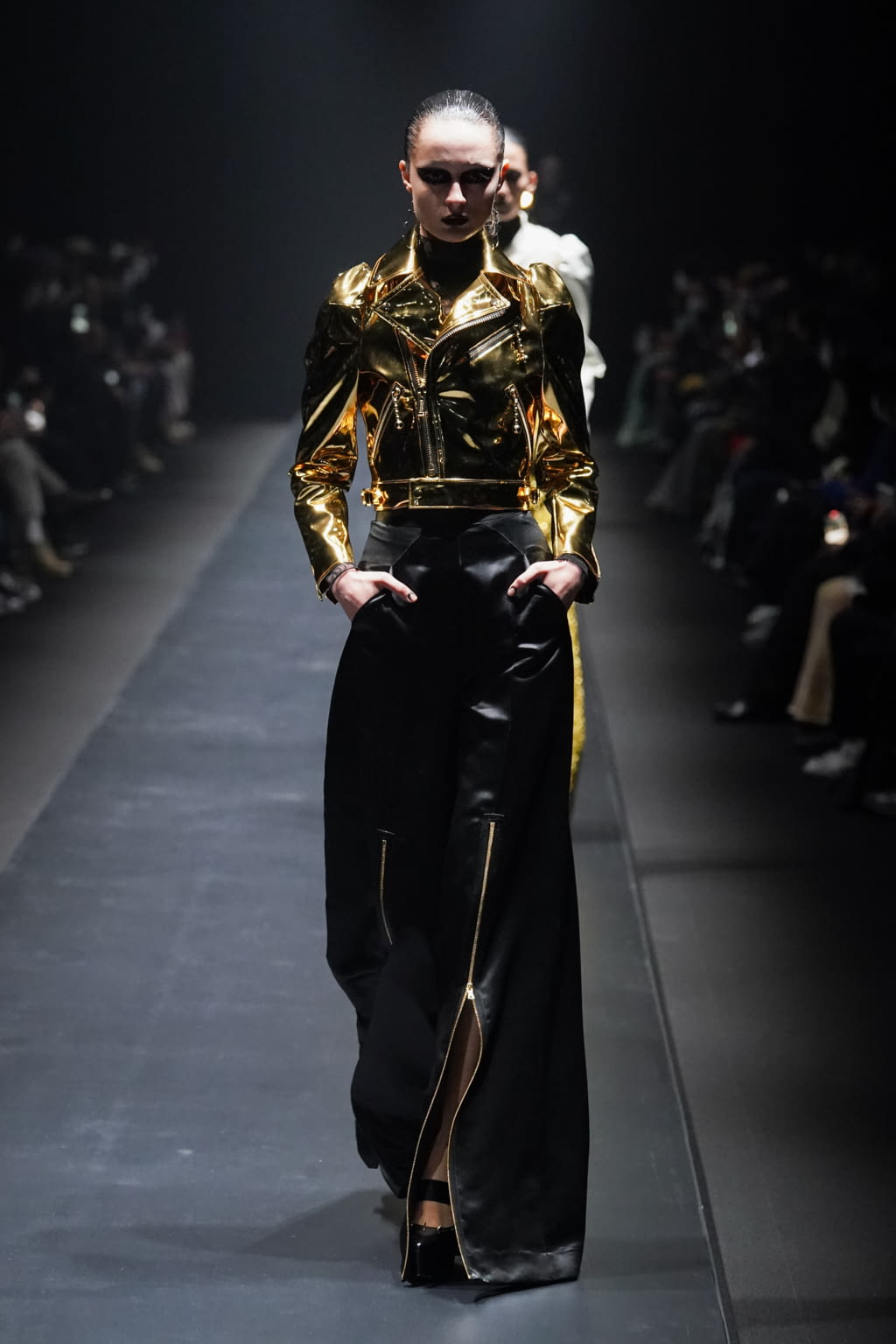 Fashion Week Paris Fall/Winter 2022 look 16 de la collection Undercover womenswear