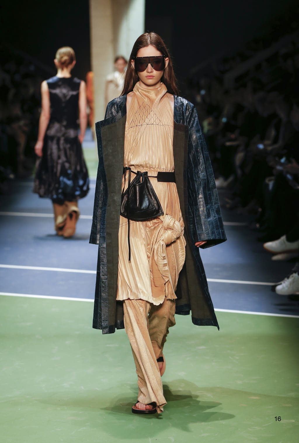 Fashion Week Paris Fall/Winter 2016 look 16 from the Celine collection womenswear