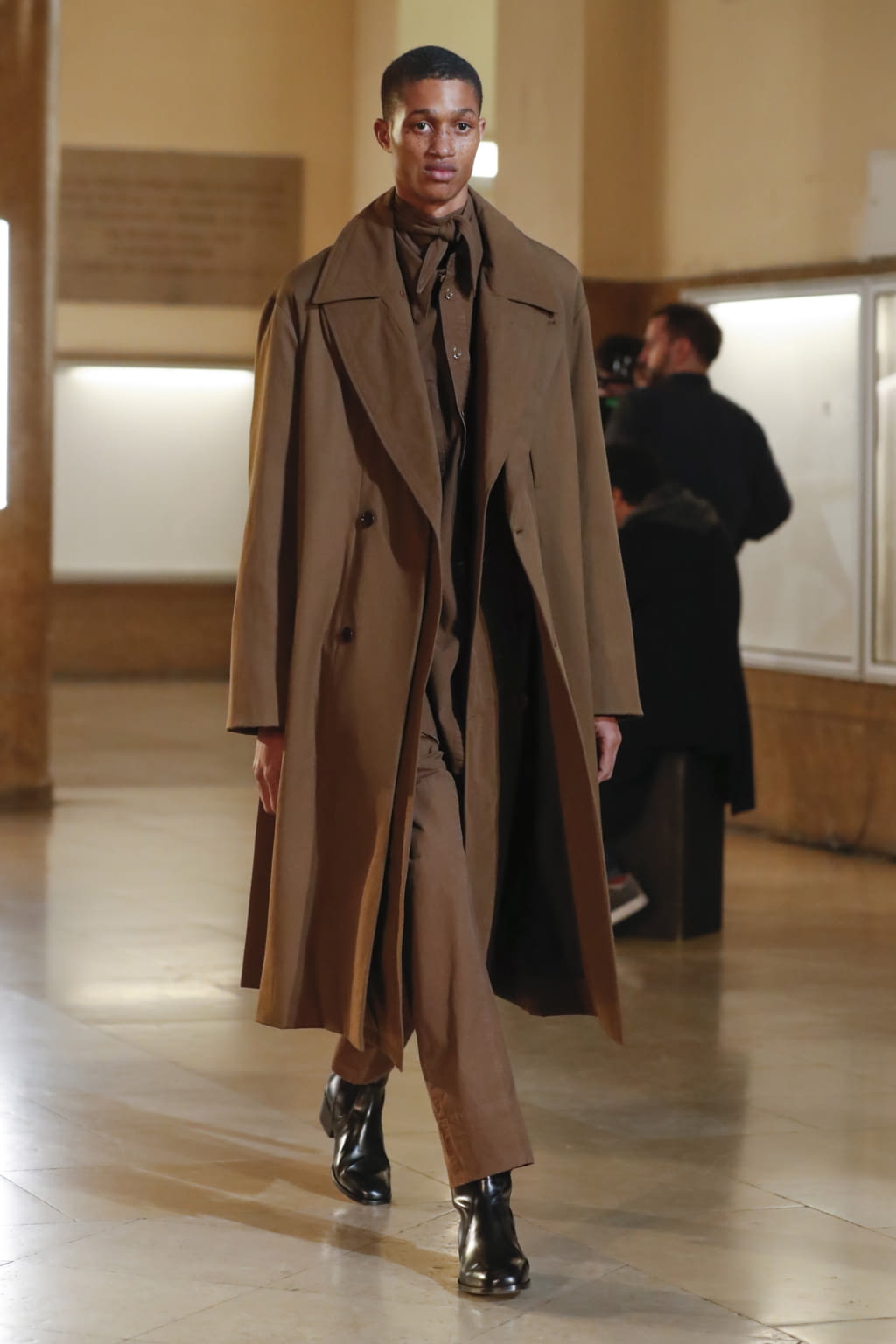 Fashion Week Paris Fall/Winter 2020 look 16 from the Lemaire collection 女装