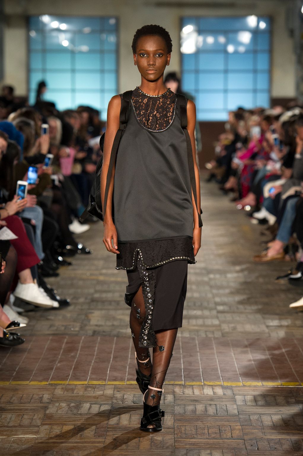 Fashion Week Milan Fall/Winter 2016 look 16 from the N°21 collection womenswear