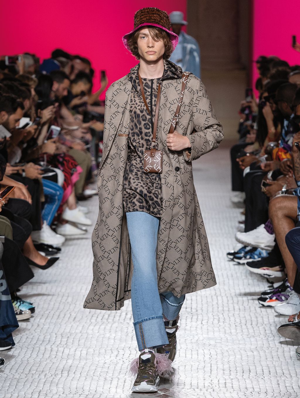 Fashion Week Paris Spring/Summer 2019 look 16 de la collection Valentino menswear