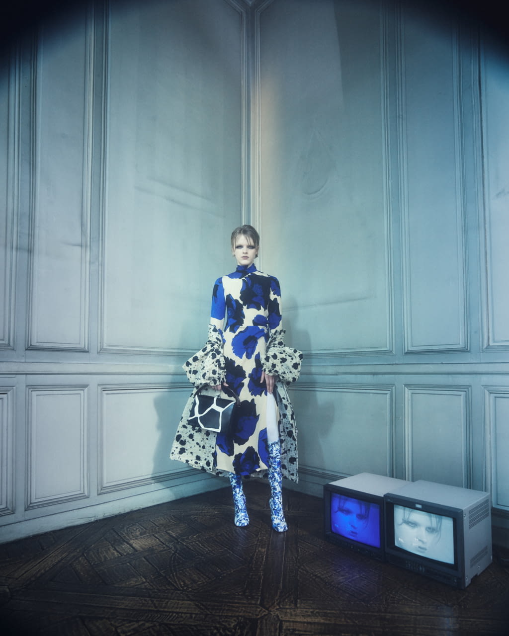 Fashion Week Paris Fall/Winter 2022 look 17 de la collection Dries Van Noten womenswear