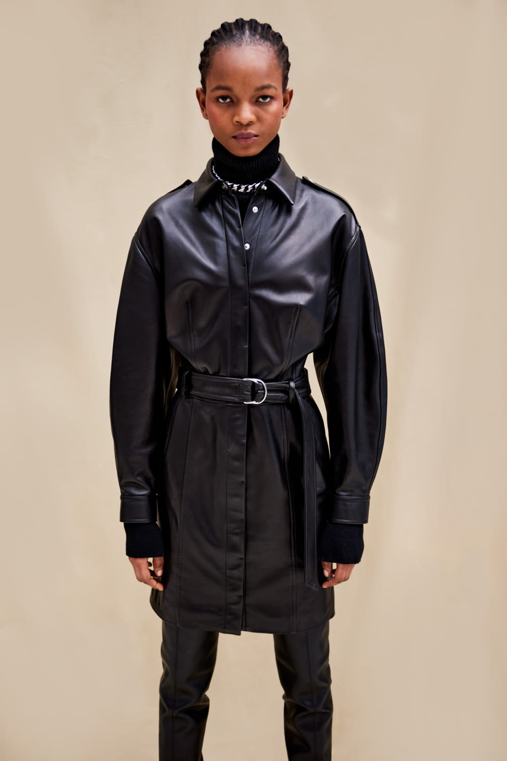 Fashion Week Paris Fall/Winter 2022 look 17 de la collection Barbara Bui womenswear