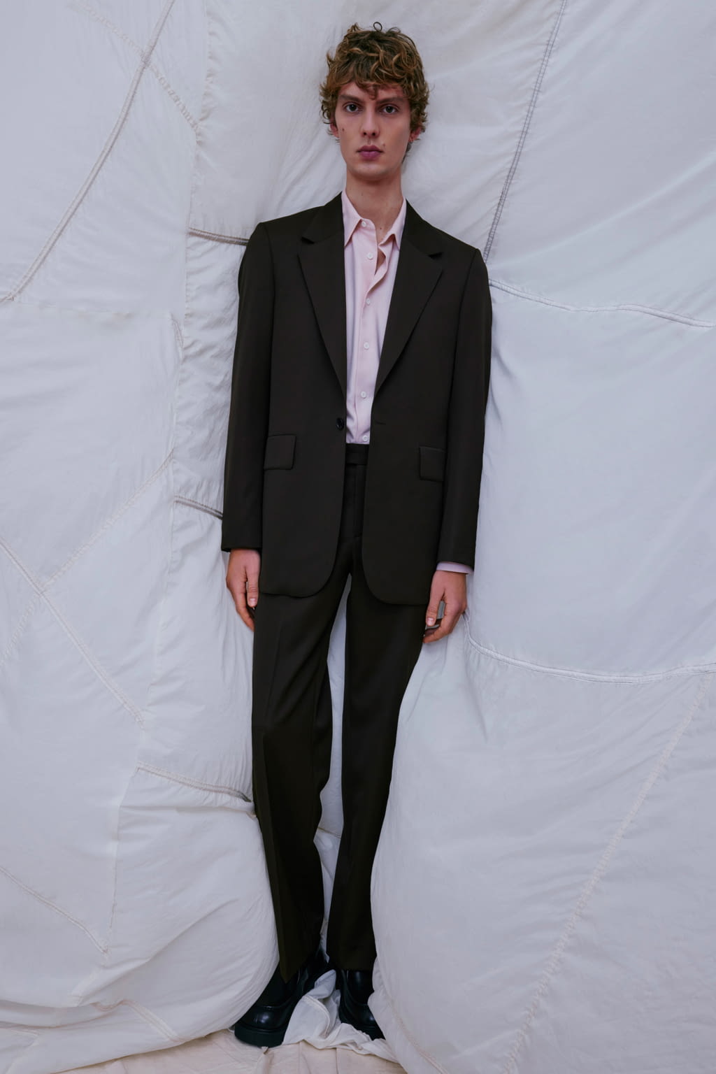 Fashion Week Paris Fall/Winter 2022 look 17 from the Sandro collection 男装