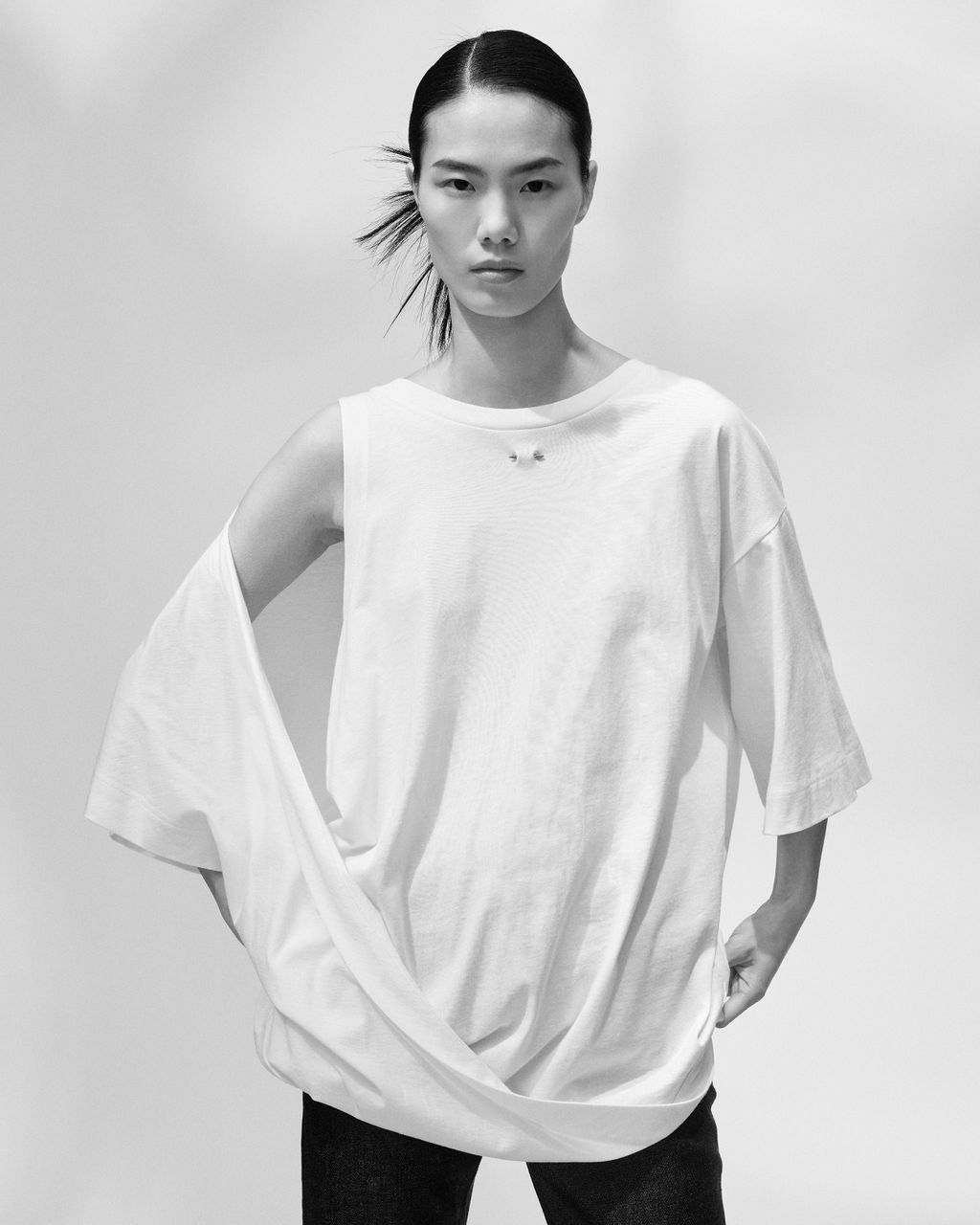 Fashion Week Paris Spring/Summer 2025 look 17 from the Barbara Bui collection womenswear